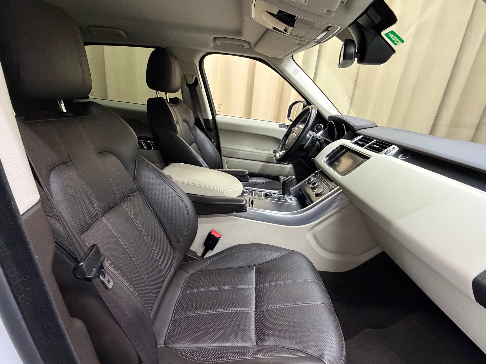 LAND ROVER Range Rover Sport 3.0 SDV6 HSE Dynamic Automatic-image-6