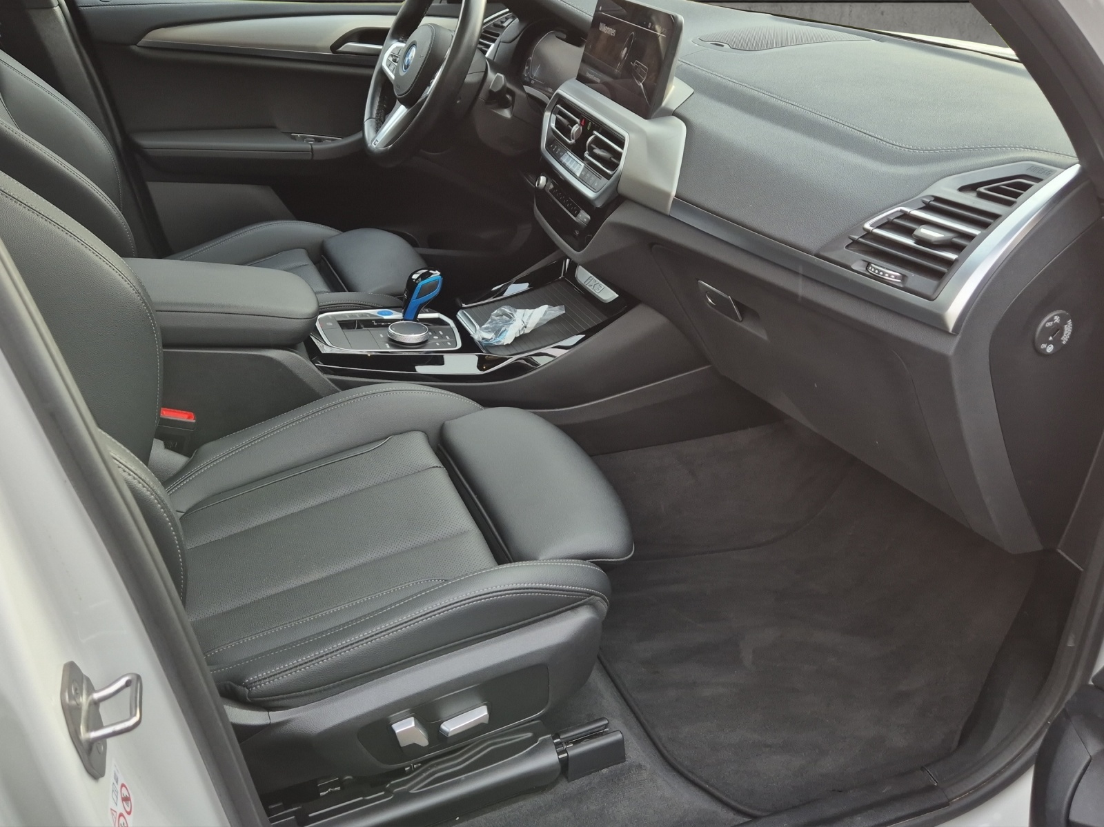 BMW iX3 Inspiring-image-13