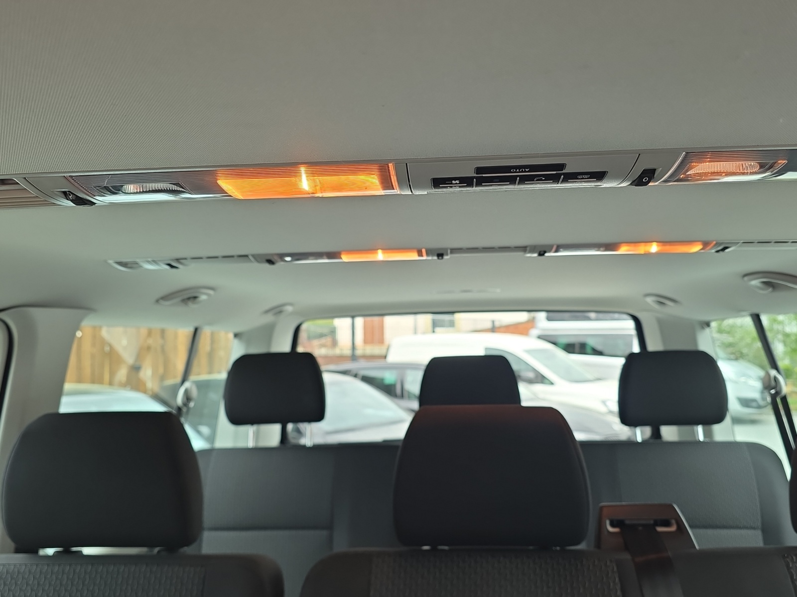 VW T6 Caravelle 2.0 TDI Trendline Liberty DSG LWB-image-13