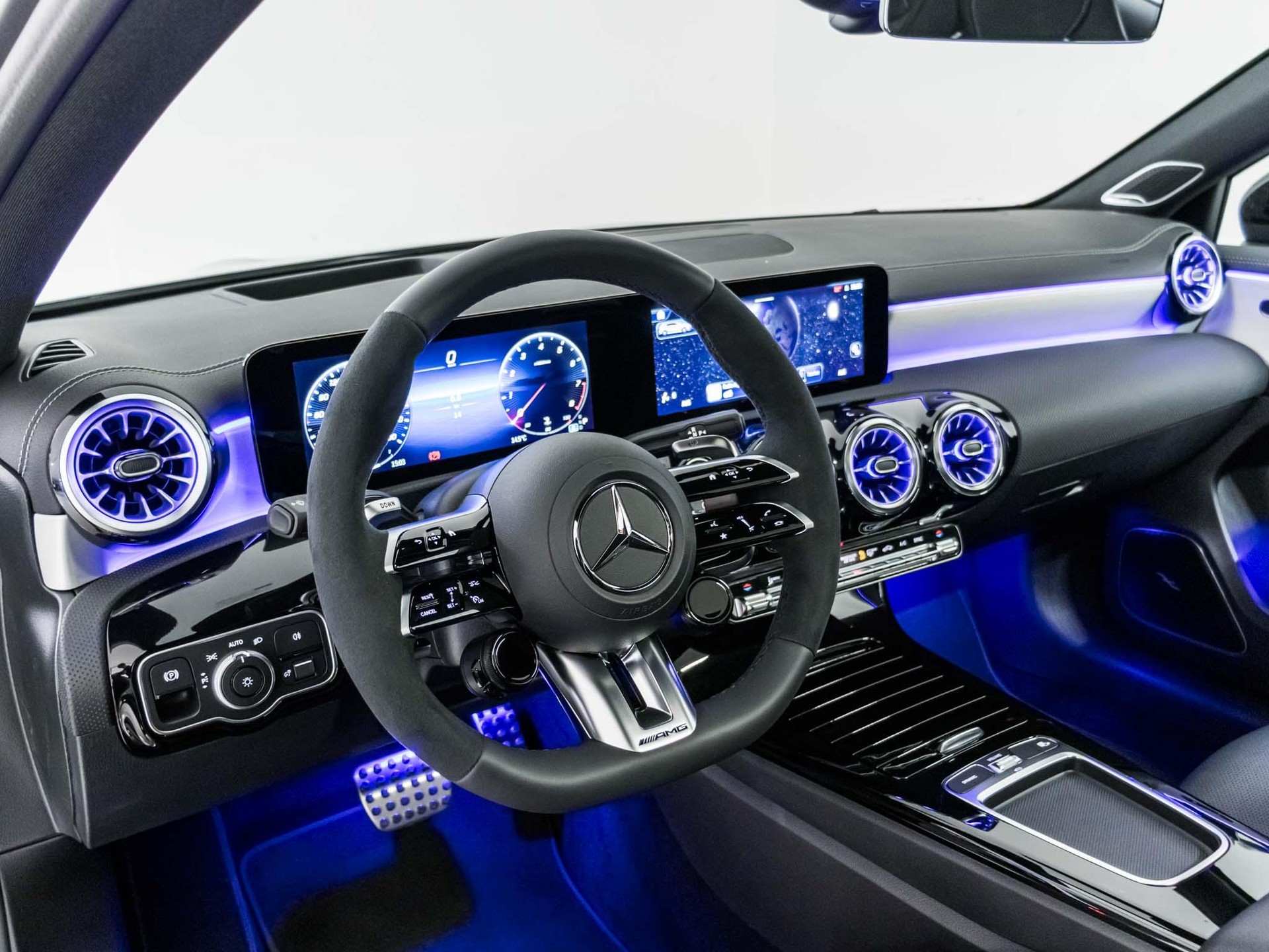 MERCEDES-BENZ A 45 S AMG 4MATIC+-image-9