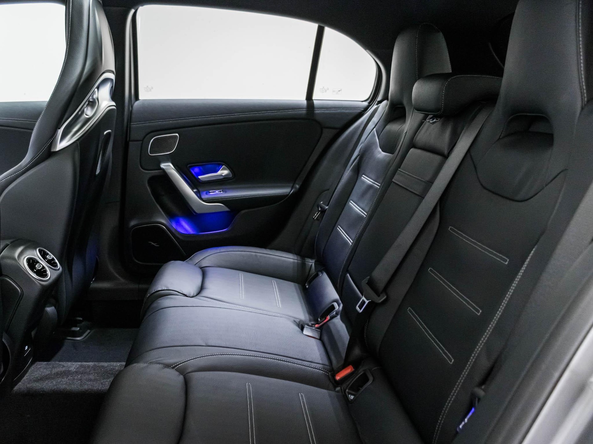 MERCEDES-BENZ A 45 S AMG 4MATIC+-image-7