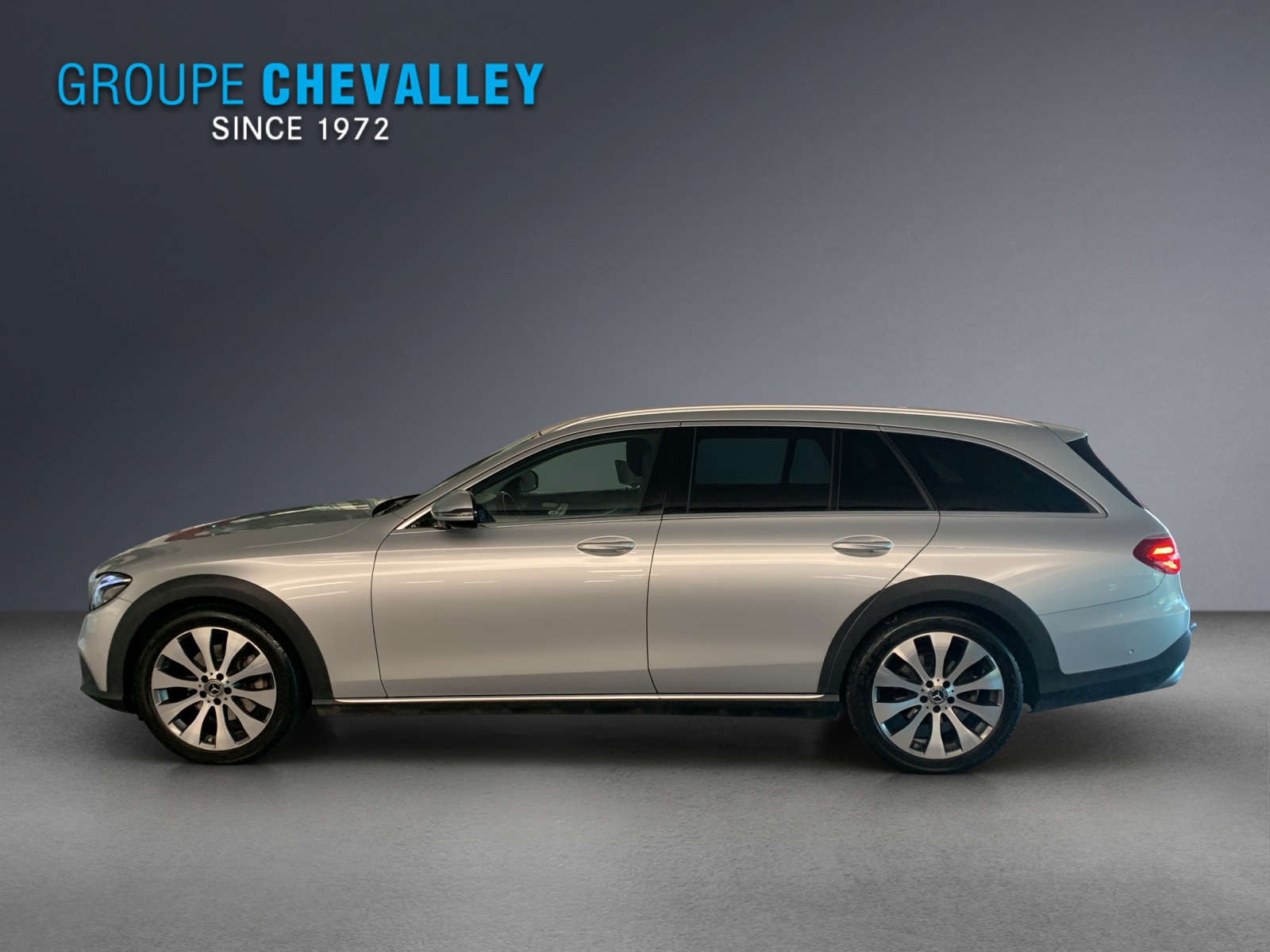 MERCEDES-BENZ E 220 d All-Ter Avantg 4M-image-3