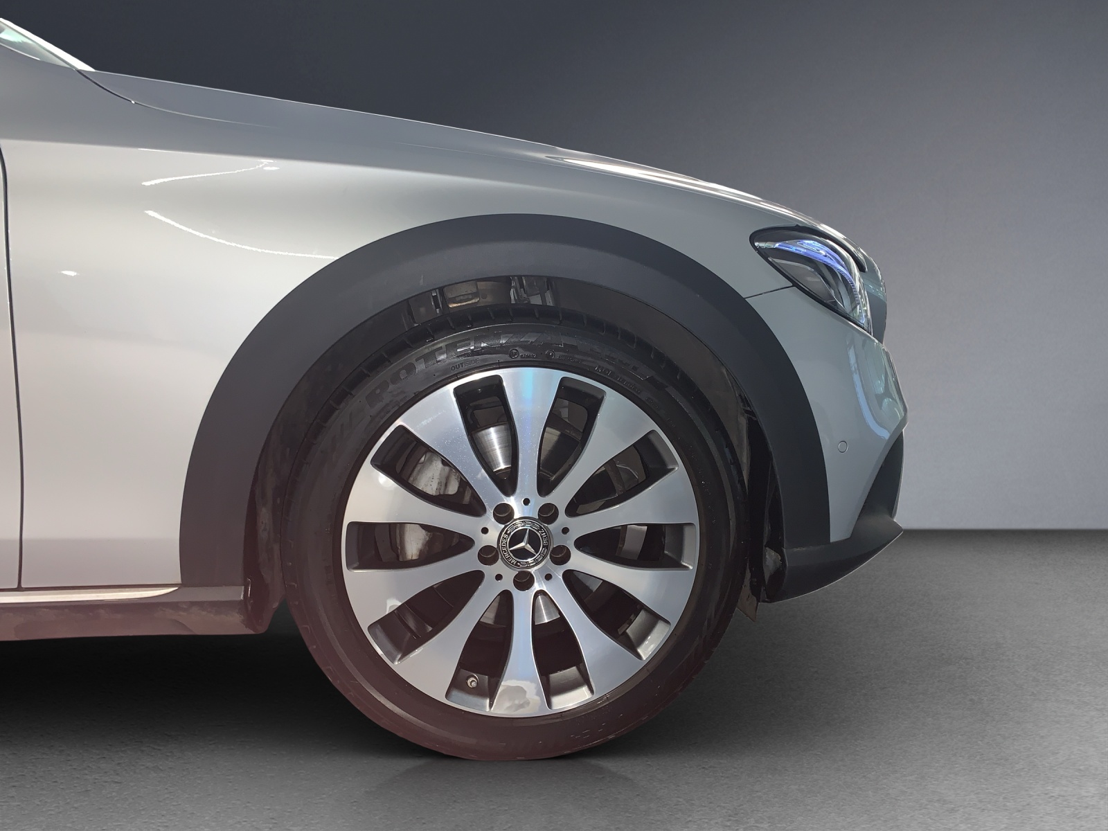 MERCEDES-BENZ E 220 d All-Ter Avantg 4M-image-13