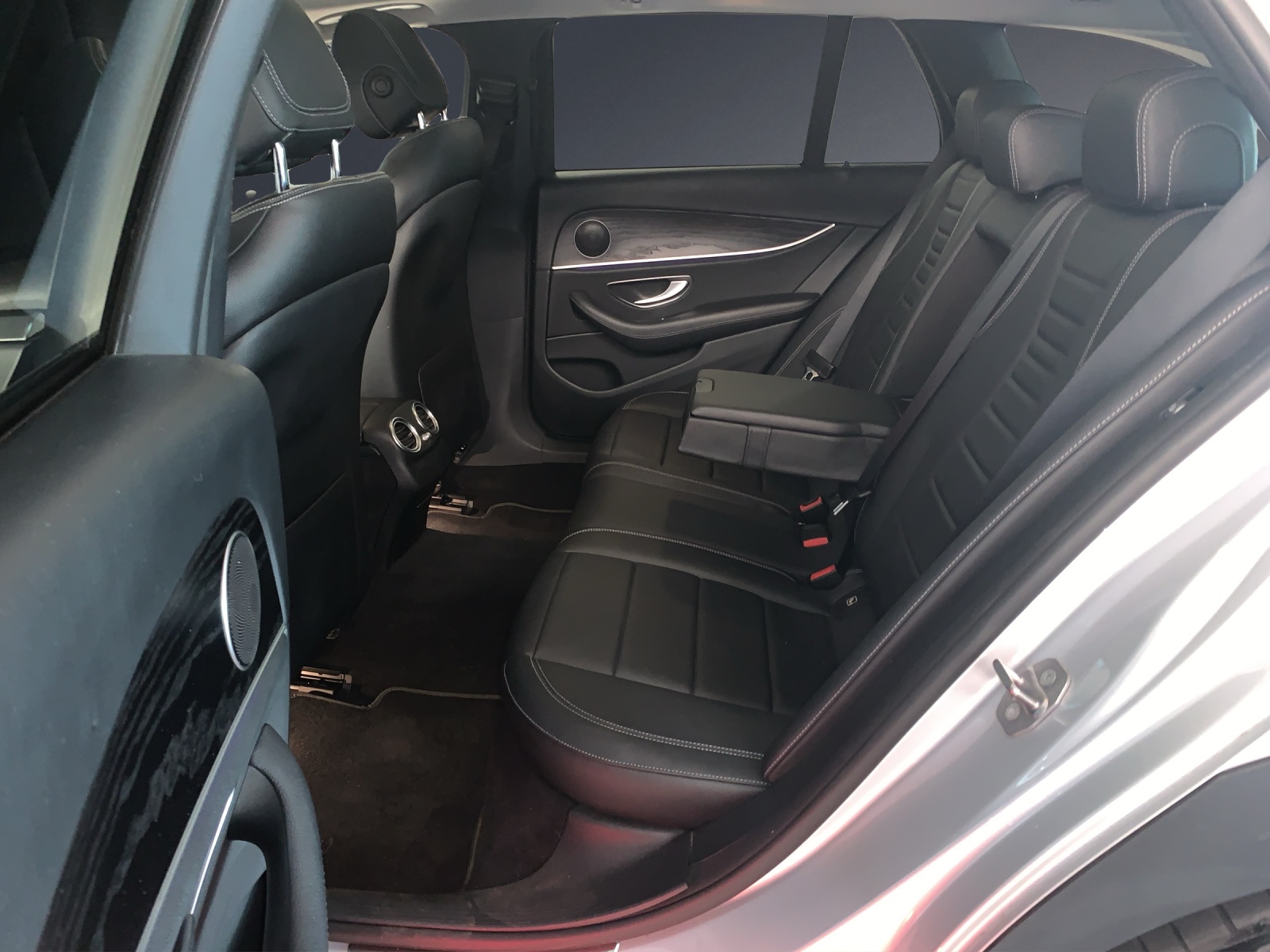 MERCEDES-BENZ E 220 d All-Ter Avantg 4M-image-12