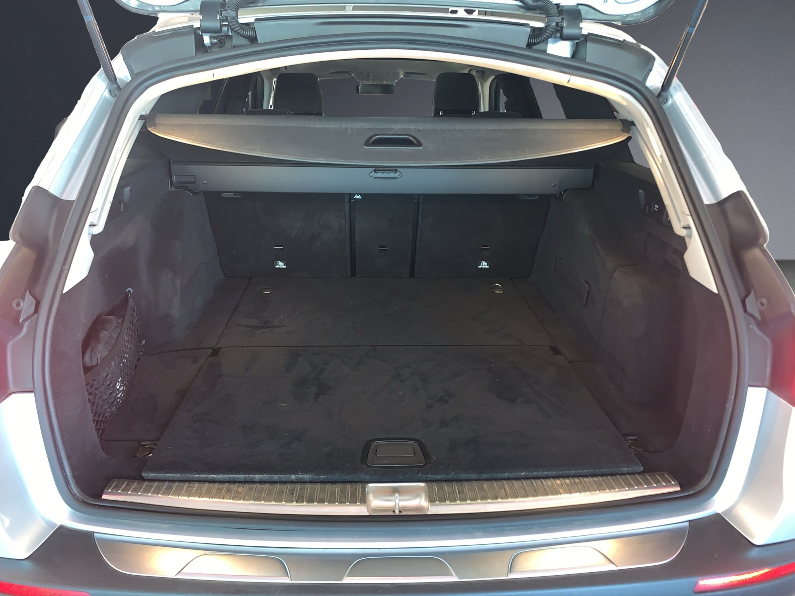 MERCEDES-BENZ E 220 d All-Ter Avantg 4M-image-14