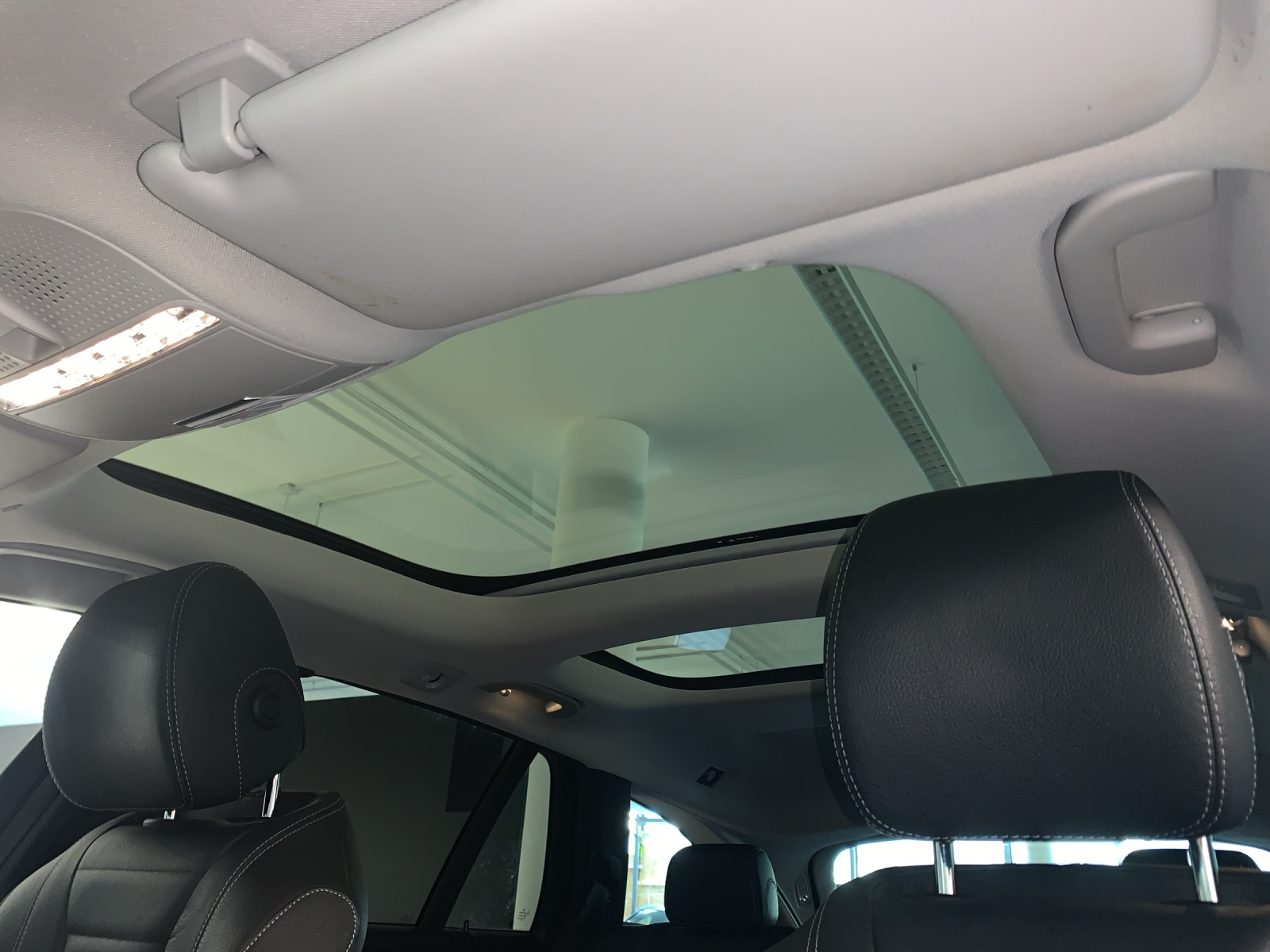 MERCEDES-BENZ E 220 d All-Ter Avantg 4M-image-10