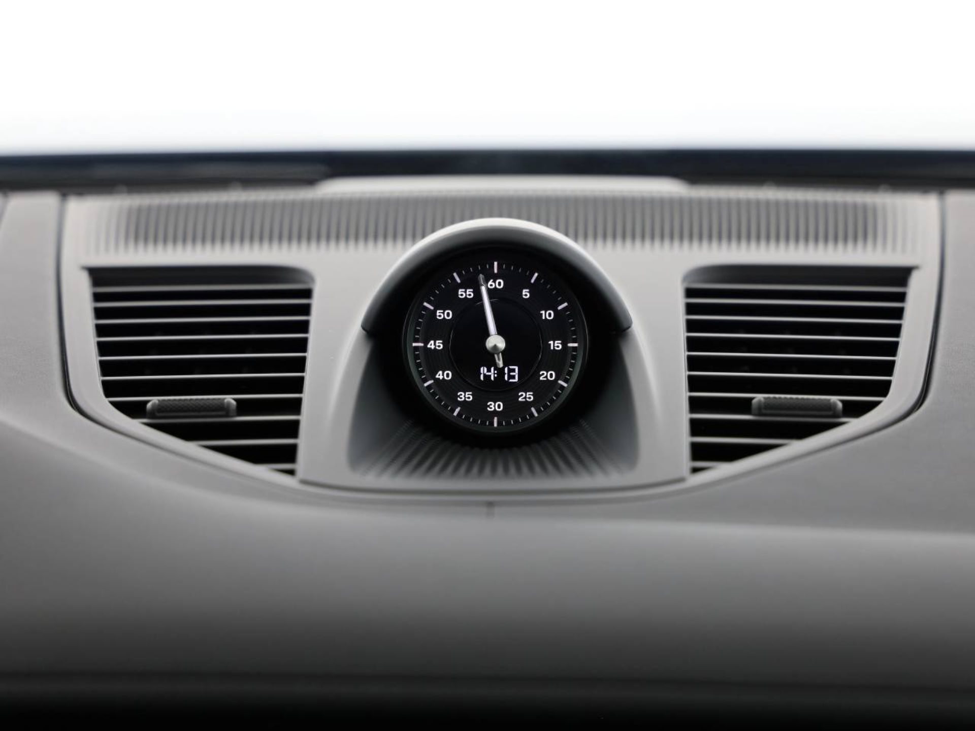 PORSCHE Panamera 4 E-Hybrid-image-11
