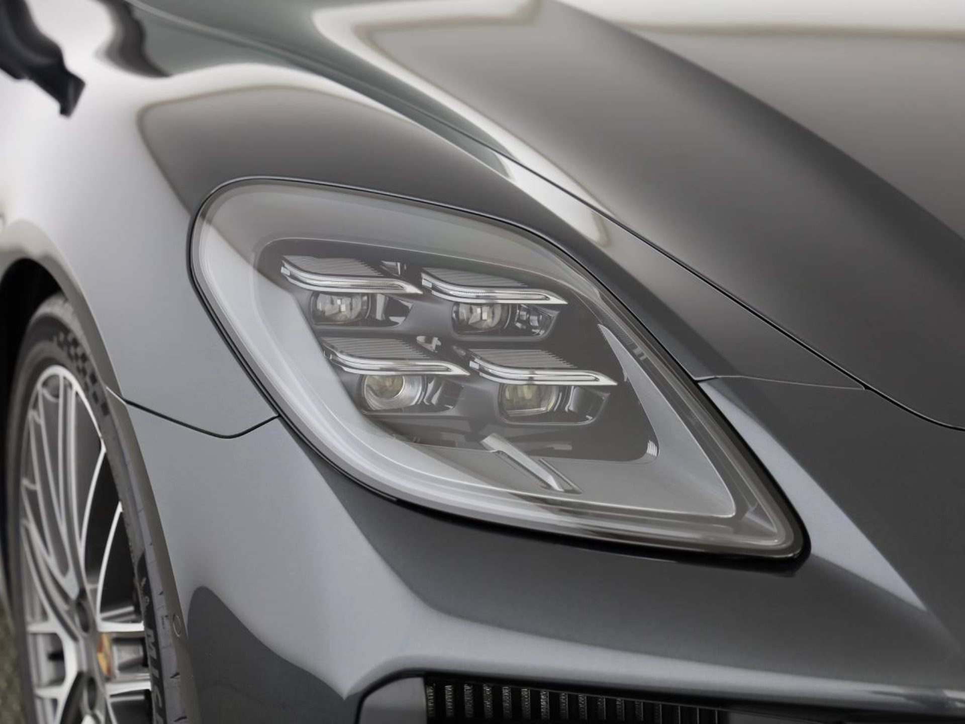 PORSCHE Panamera 4 E-Hybrid-image-8