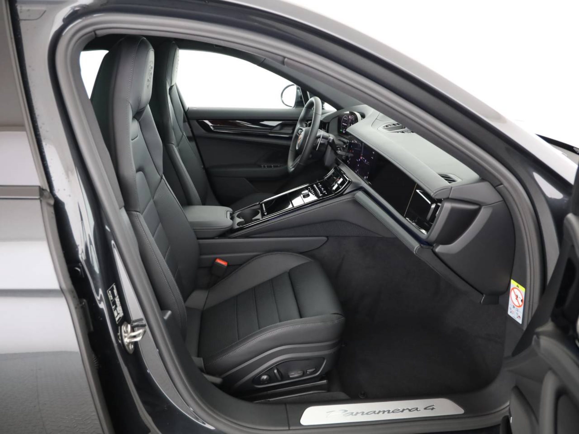 PORSCHE Panamera 4 E-Hybrid-image-15