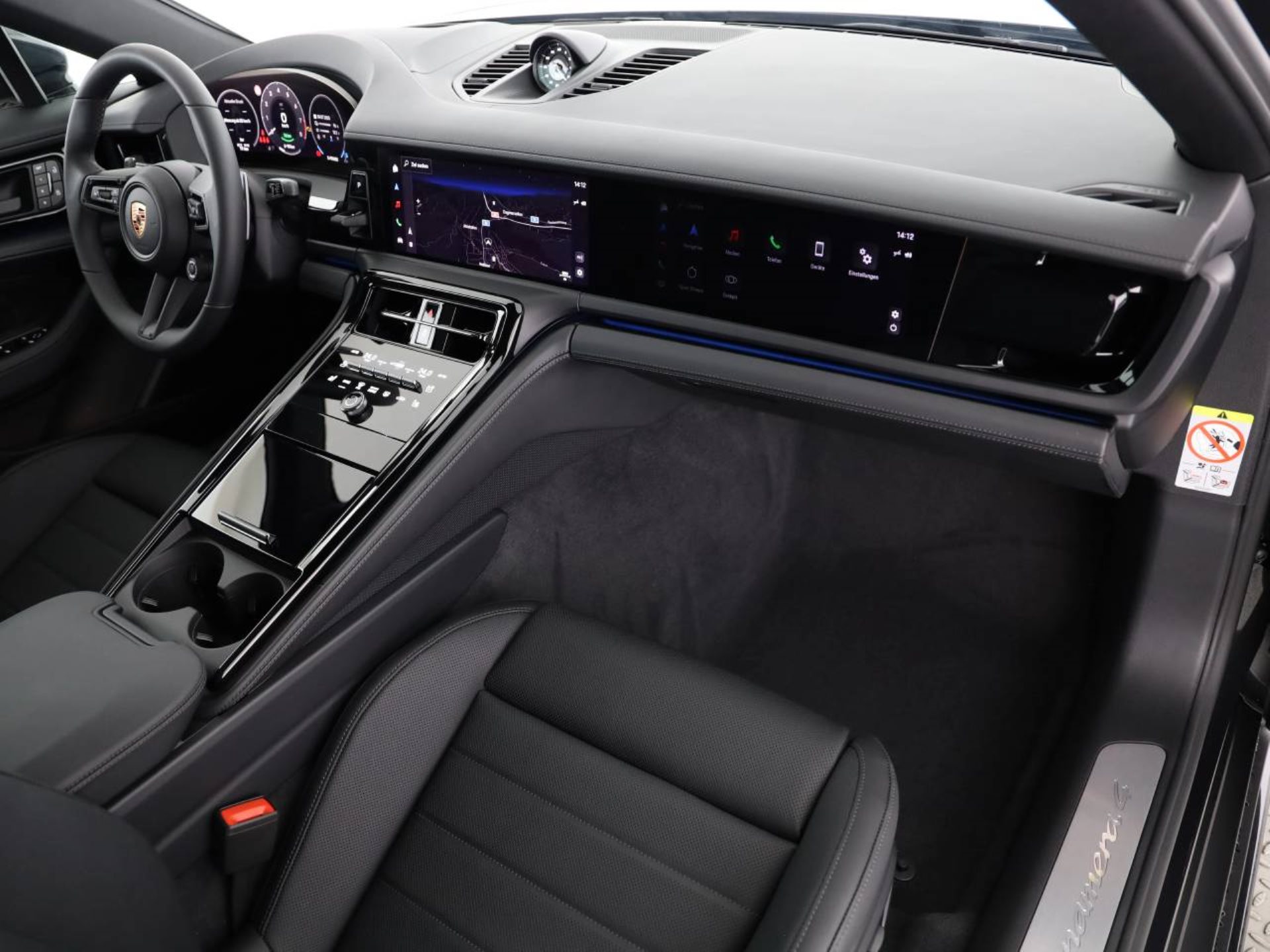 PORSCHE Panamera 4 E-Hybrid-image-10