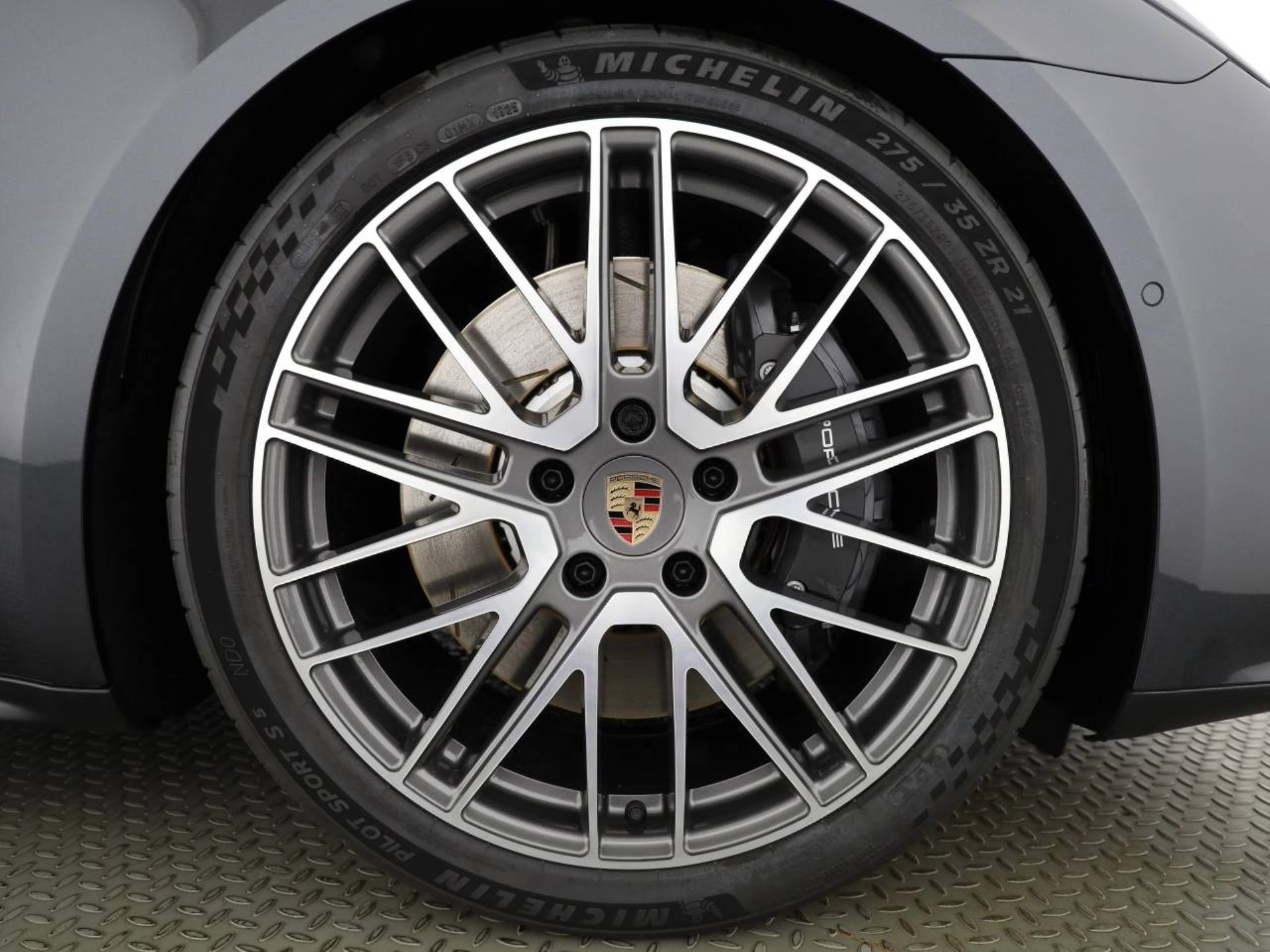 PORSCHE Panamera 4 E-Hybrid-image-5