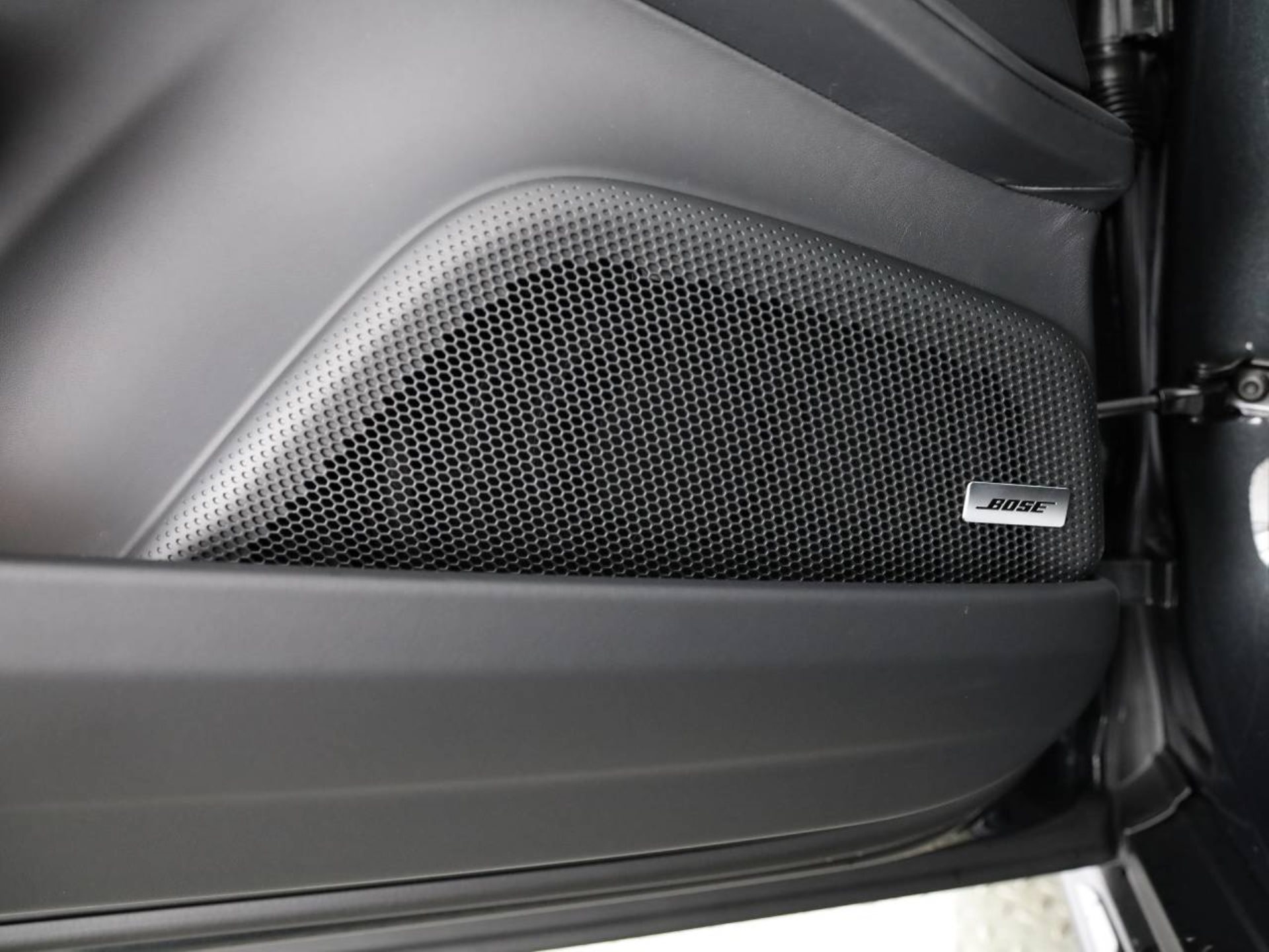 PORSCHE Panamera 4 E-Hybrid-image-18