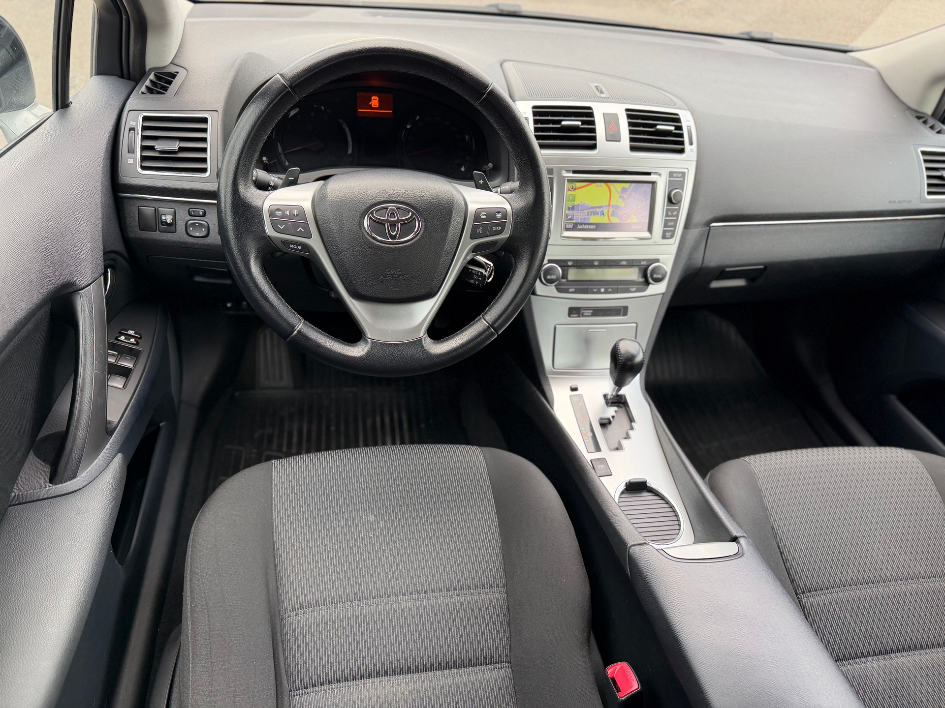 TOYOTA Avensis 2.0 Sol Premium Multidrive-image-7