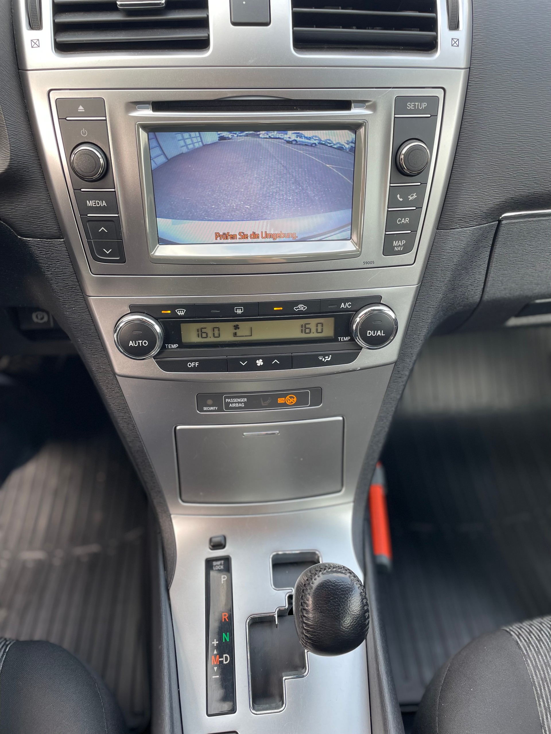 TOYOTA Avensis 2.0 Sol Premium Multidrive-image-9