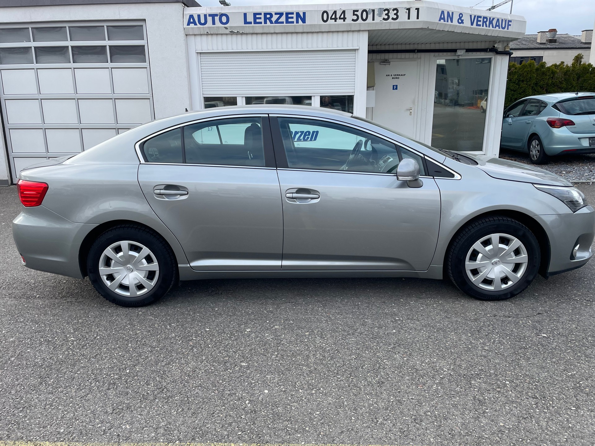 TOYOTA Avensis 2.0 Sol Premium Multidrive-image-4