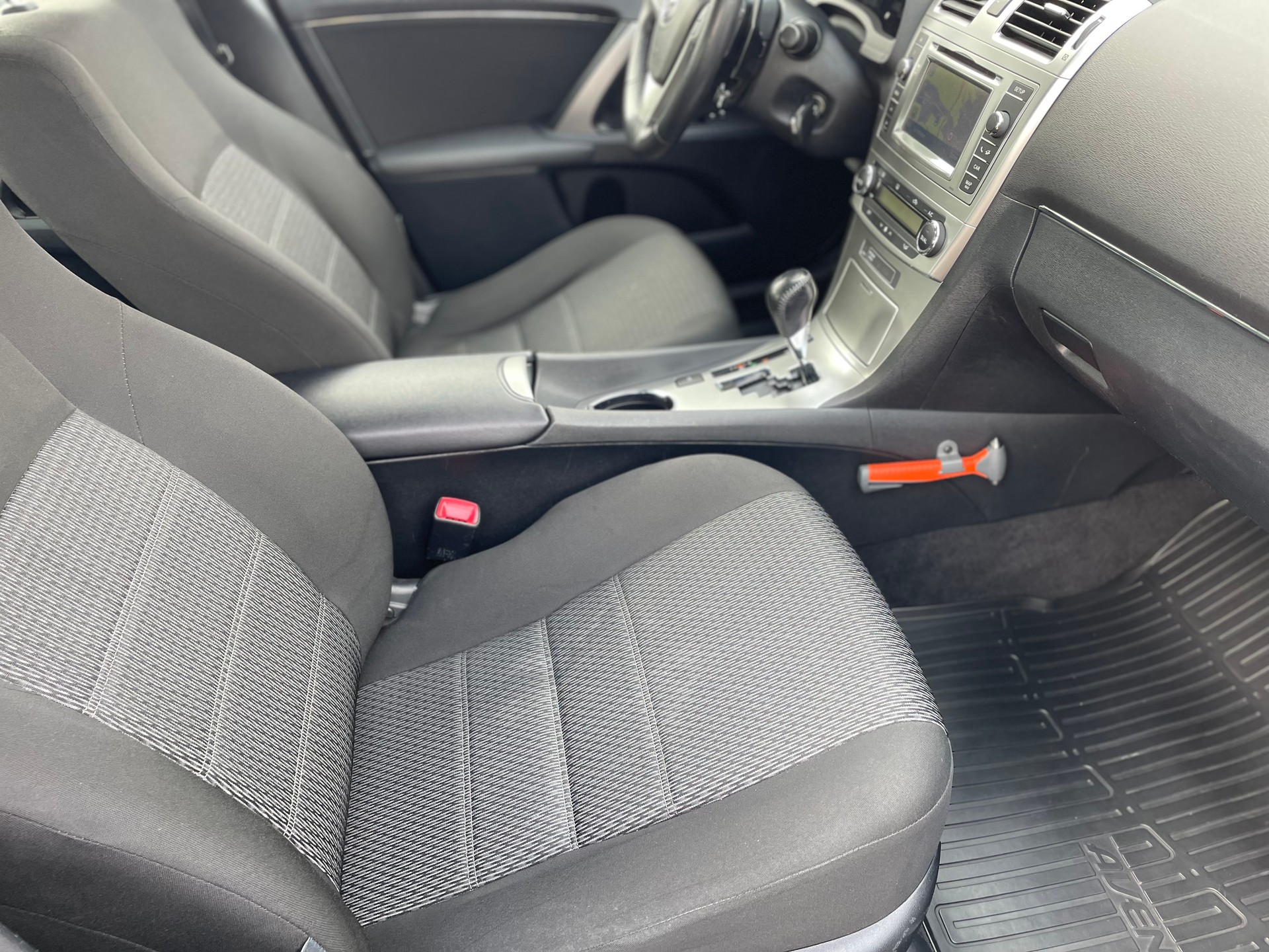 TOYOTA Avensis 2.0 Sol Premium Multidrive-image-10