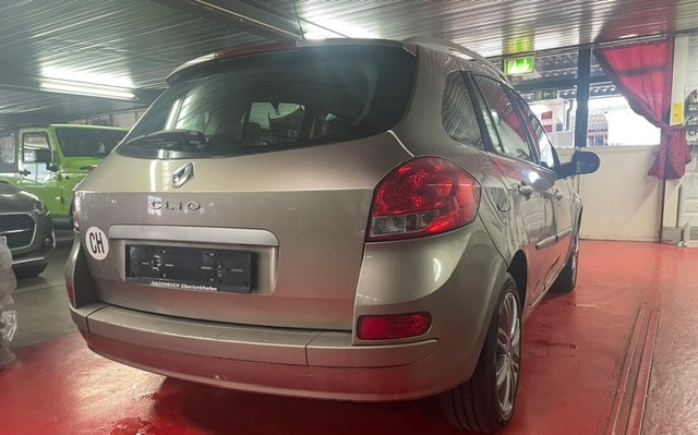 RENAULT Clio Grandtour 1.6 16V Exception-image-9