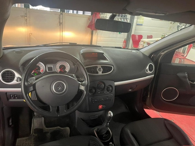 RENAULT Clio Grandtour 1.6 16V Exception-image-3