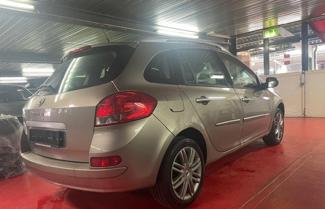 RENAULT Clio Grandtour 1.6 16V Exception-image-11