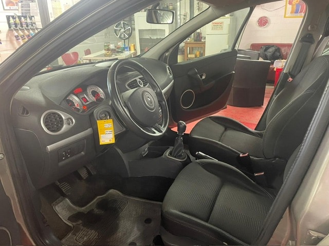 RENAULT Clio Grandtour 1.6 16V Exception-image-6
