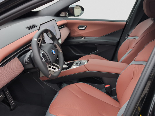 BMW iX3 50 xDrive M Sport-image-7