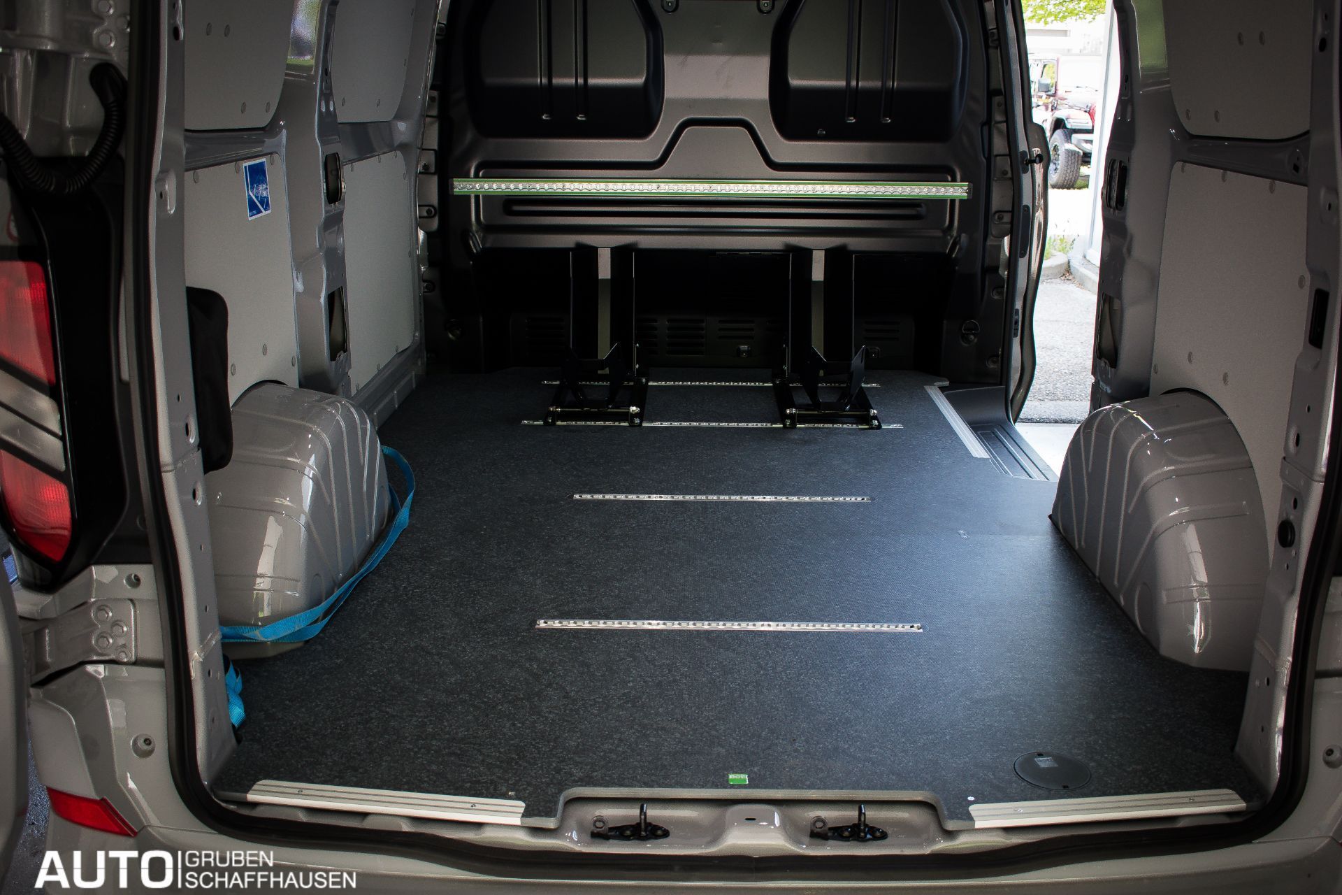 FORD Transit Custom Van 320 L1H1 Limited Automat 4x4-image-24