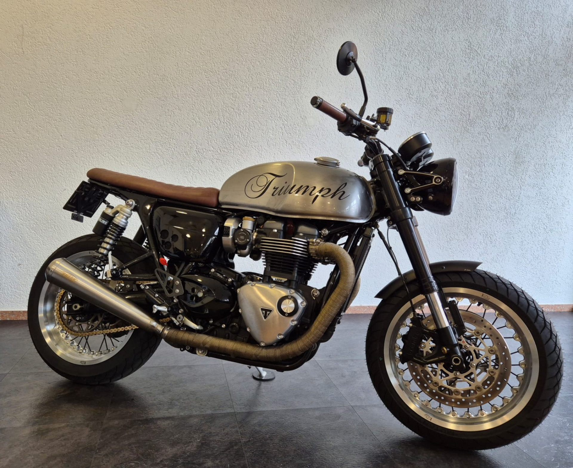 TRIUMPH Thruxton 1200 R