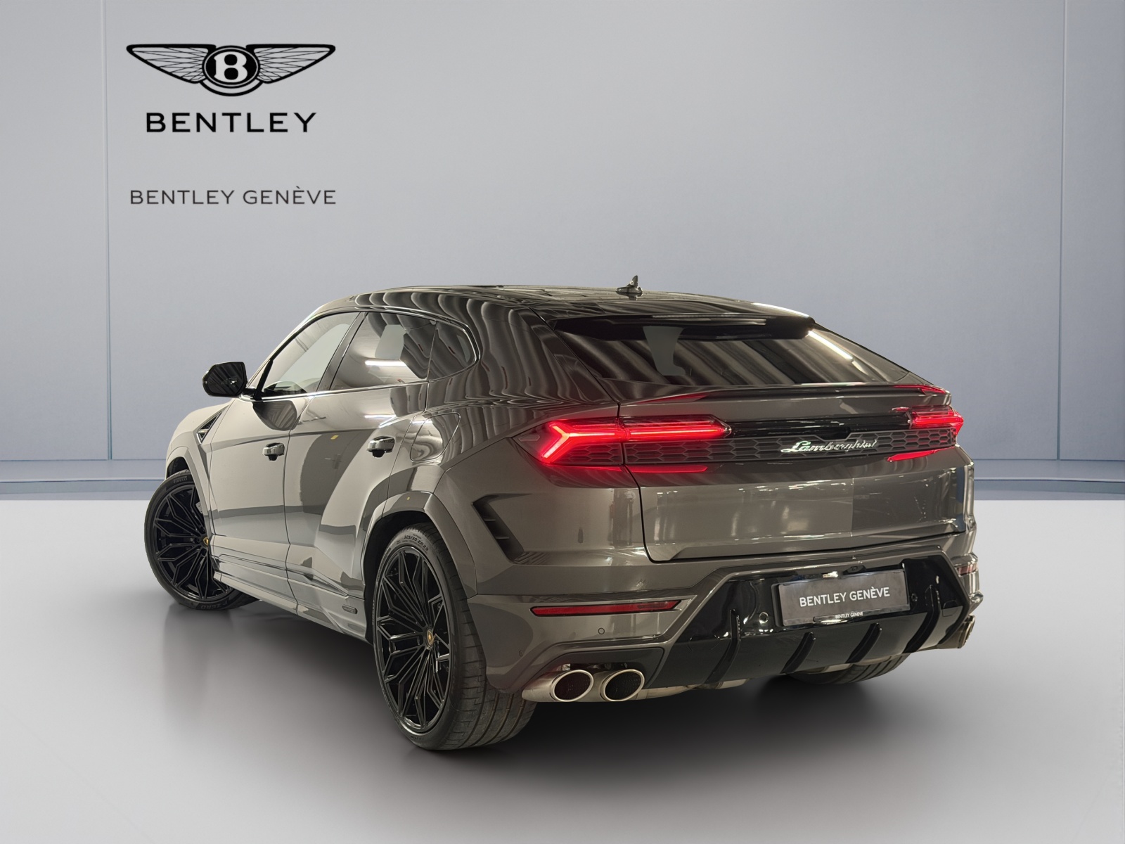 LAMBORGHINI Lamborghini Urus SE-showroom-element-3