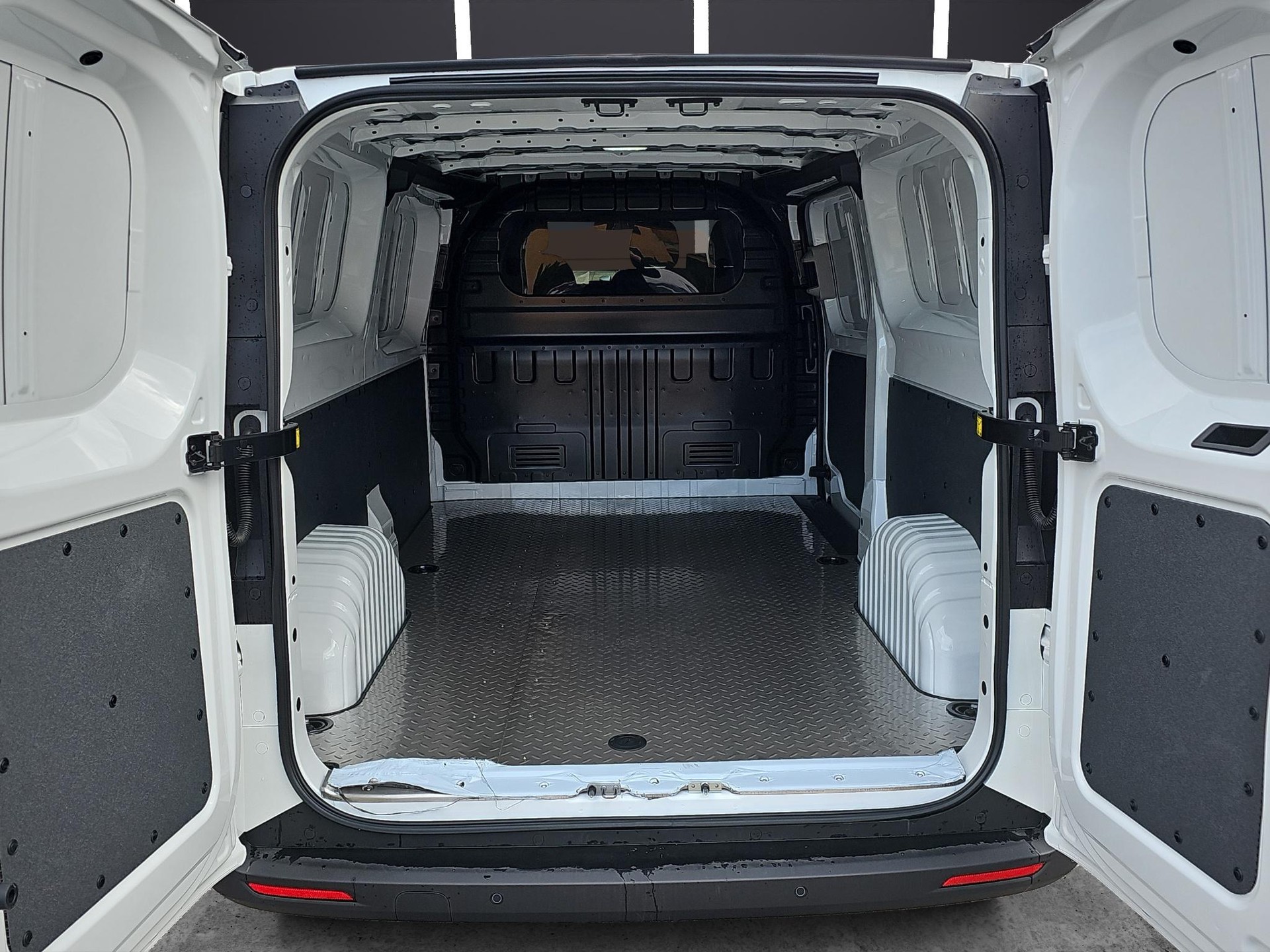 MAXUS Deliver 7 Kaw. L2H1 2.0 TD Base-image-12