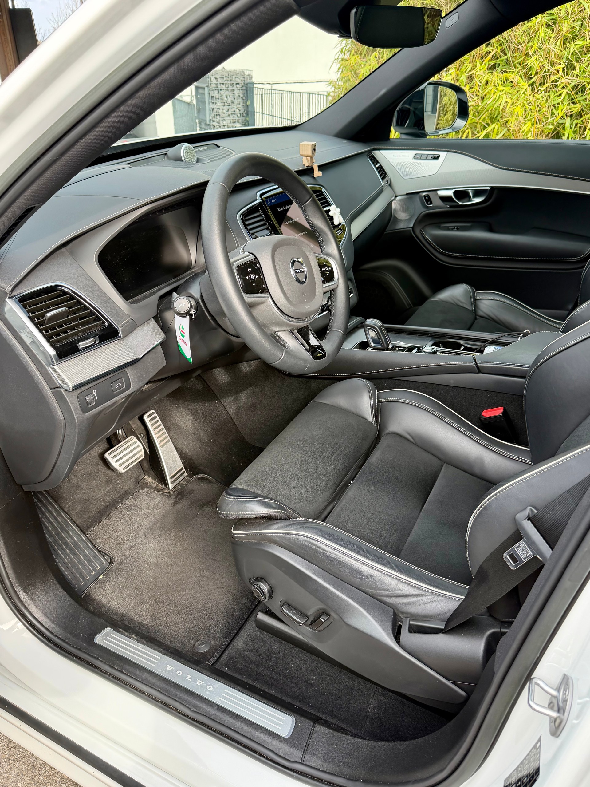 VOLVO XC90 B5 Diesel Mild Hybrid AWD R-Design Geartronic-image-2