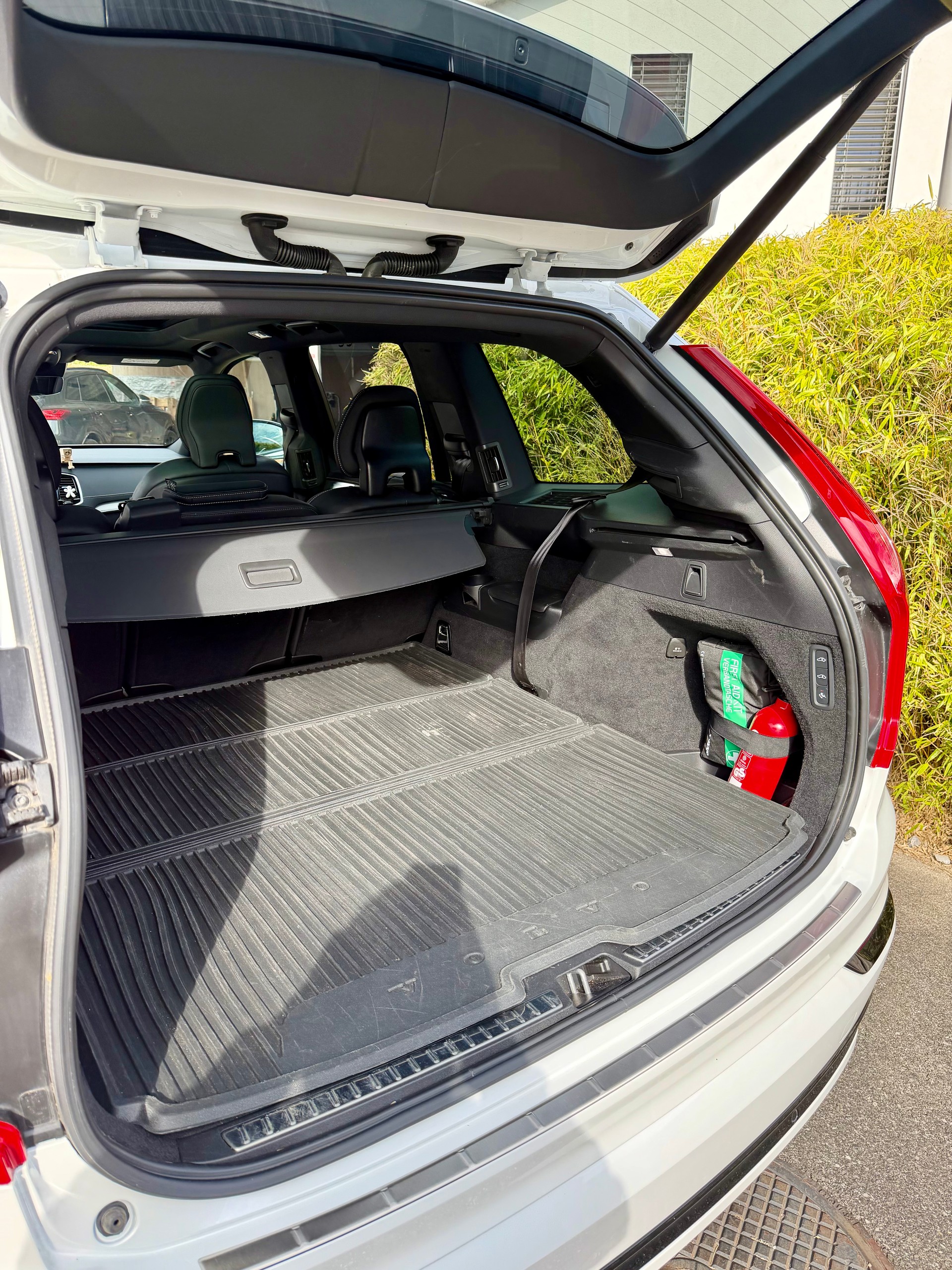 VOLVO XC90 B5 Diesel Mild Hybrid AWD R-Design Geartronic-image-4