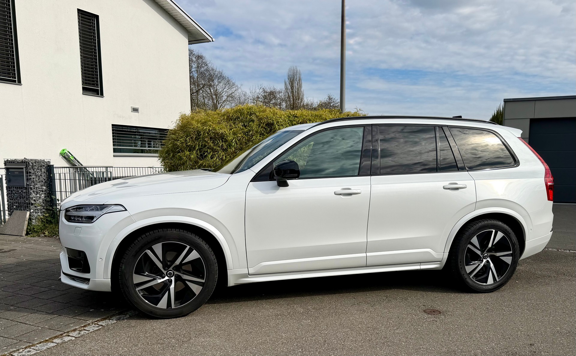 VOLVO XC90 B5 Diesel Mild Hybrid AWD R-Design Geartronic-image-1