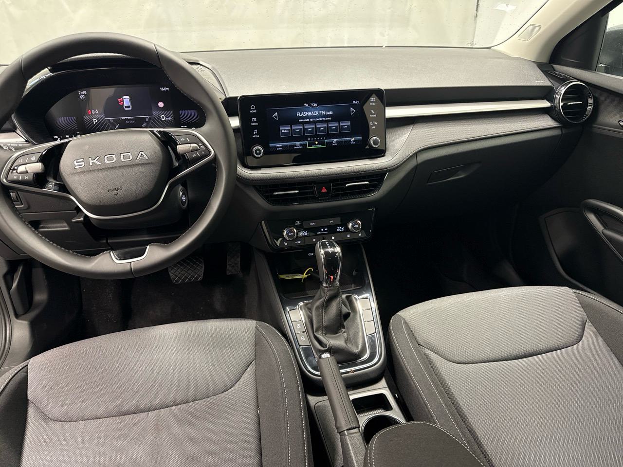 SKODA Fabia 1.0 TSI Dynamic-image-4