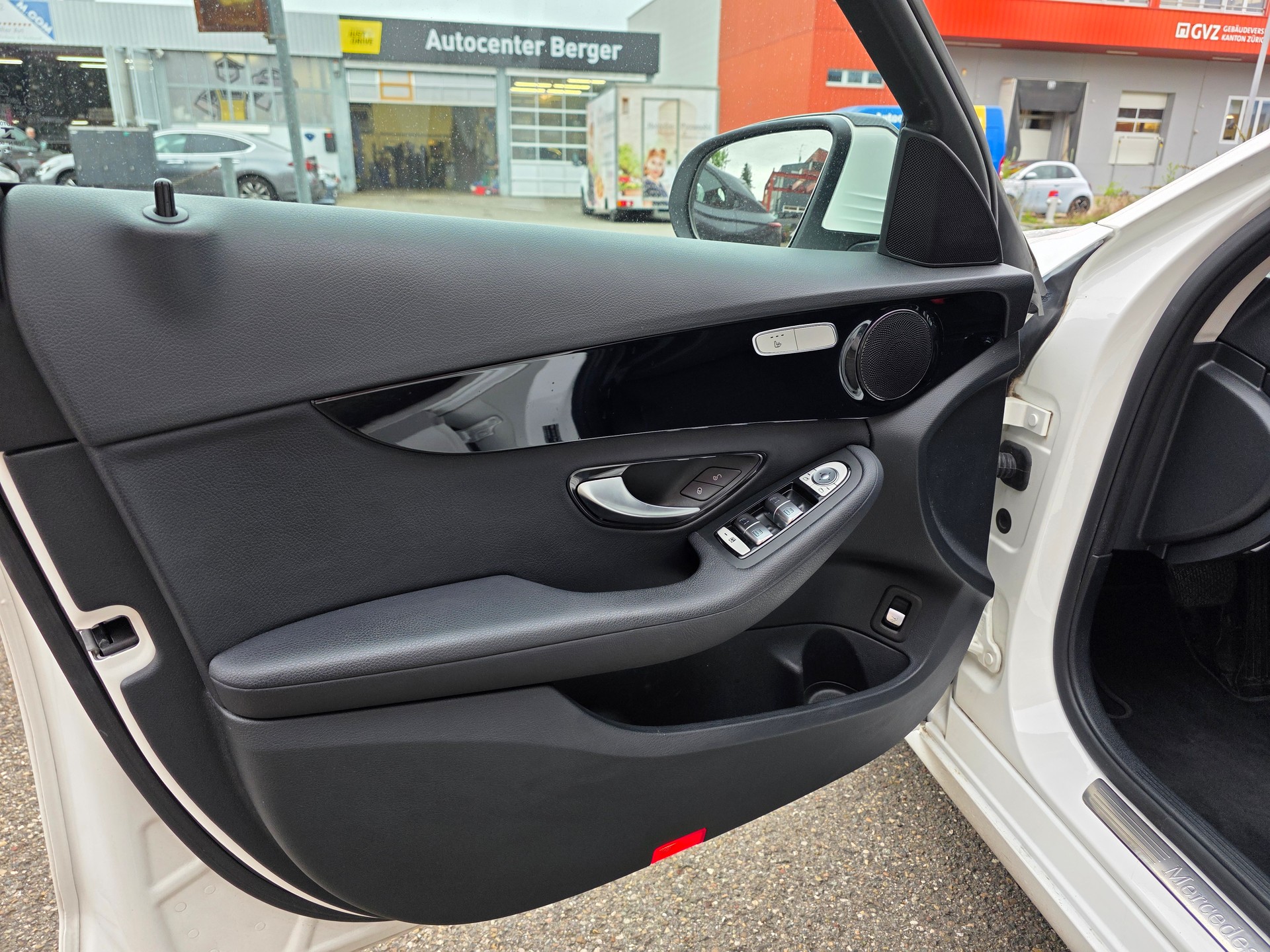 MERCEDES-BENZ C 220 d Avantgarde 9G-Tronic-image-8