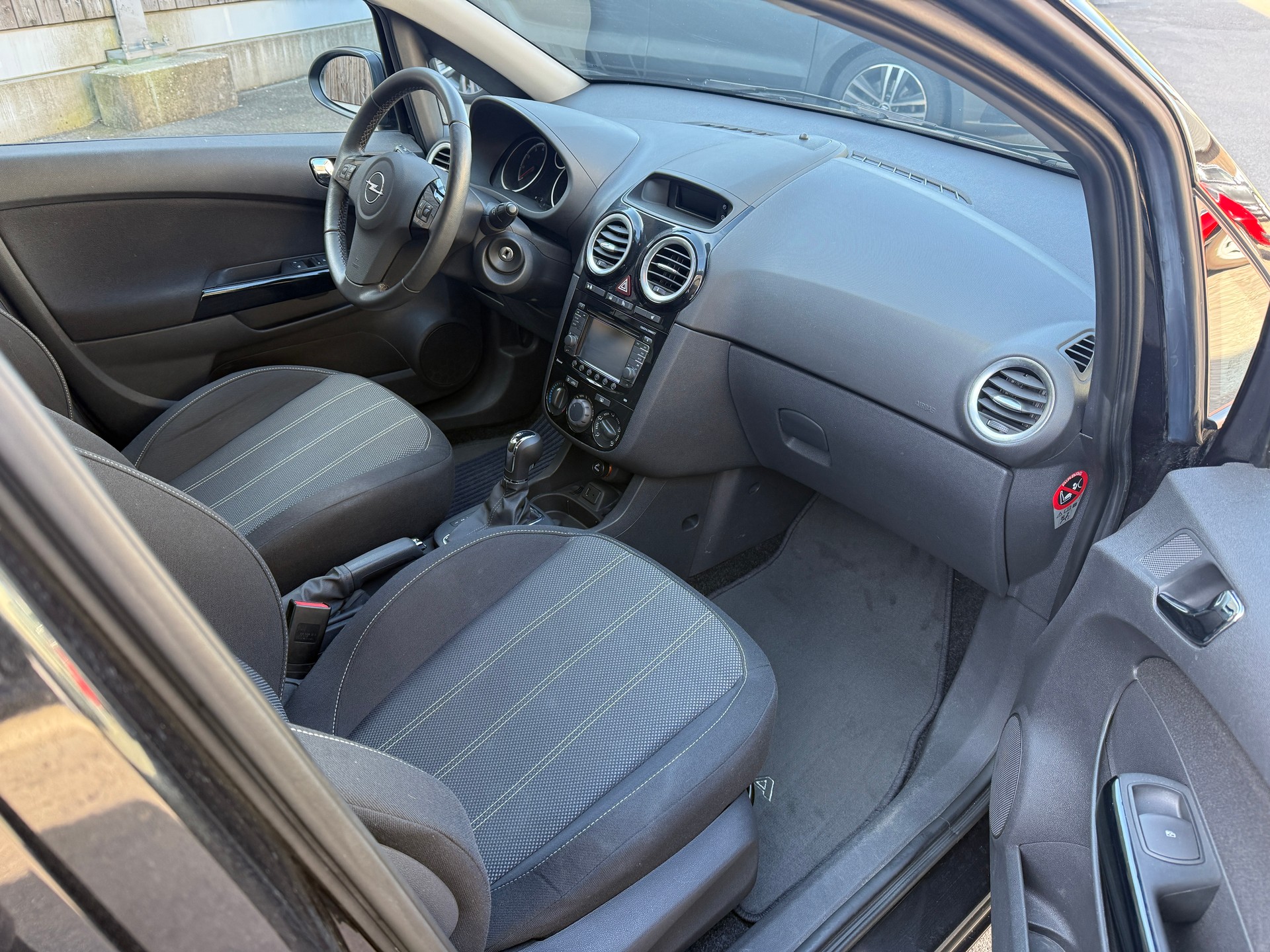 OPEL Corsa 1.4 TP Color Edition Automatic-image-11