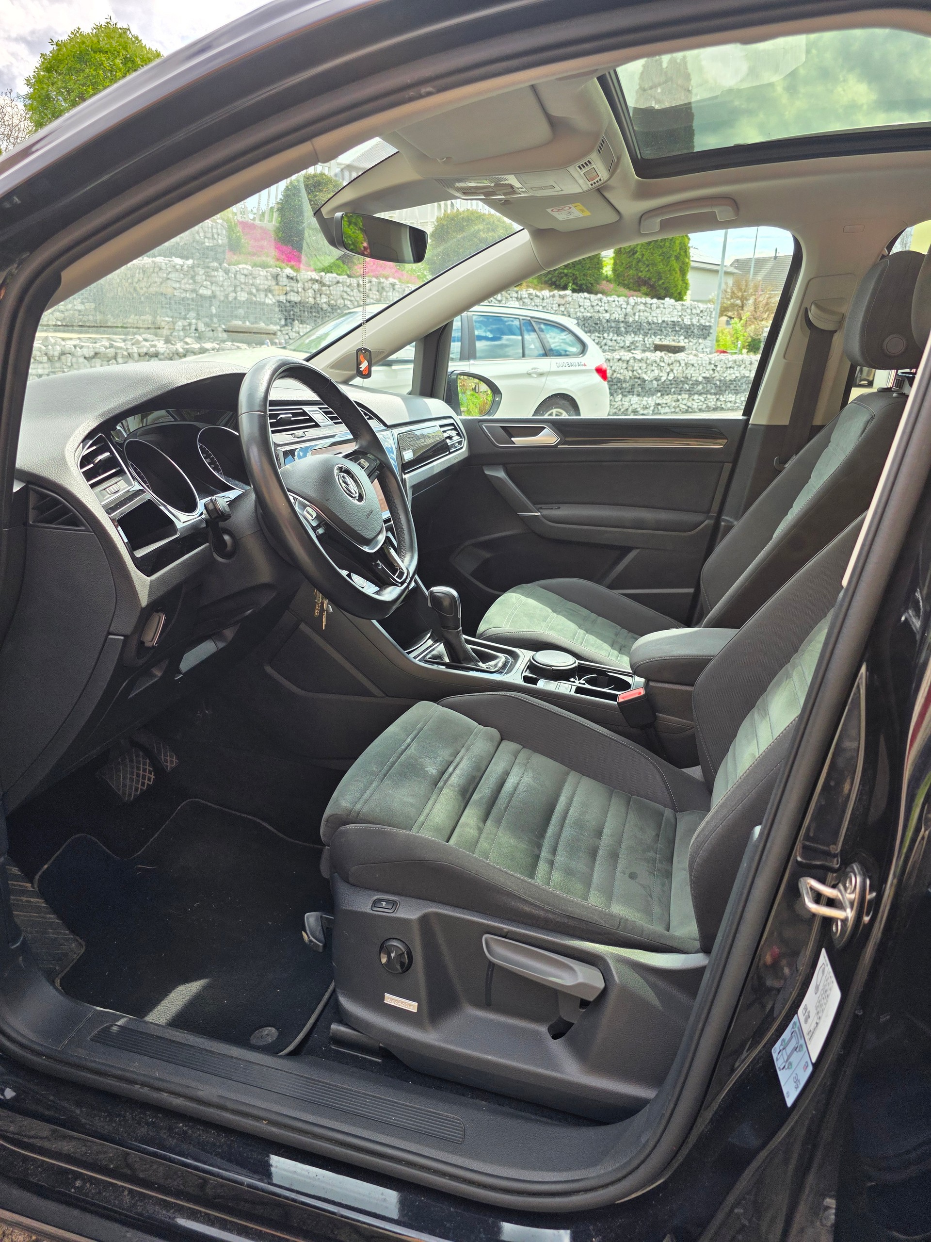 VW Touran 2.0 TDI BlueMotion Technology Highline DSG-image-4