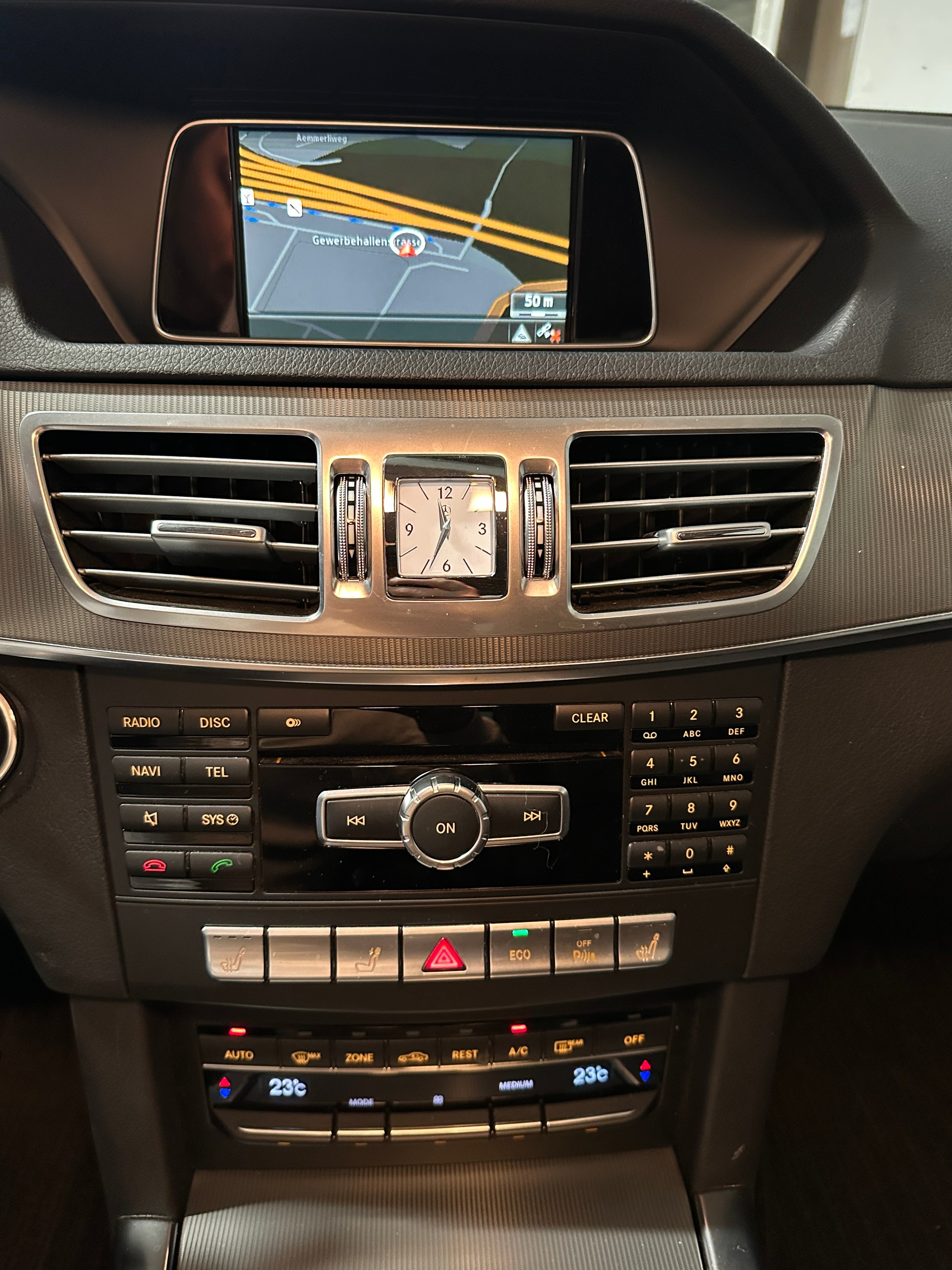 MERCEDES-BENZ E 220 CDI Avantgarde 7G-Tronic-image-12