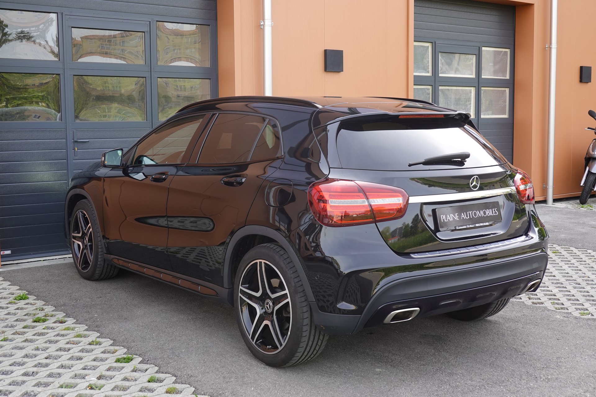 MERCEDES-BENZ GLA 250 AMG Line 4Matic CH Fahrzeug - "Tempomat * Caméra * Hayon Electrique * GPS * Aide à la conduite"-image-9