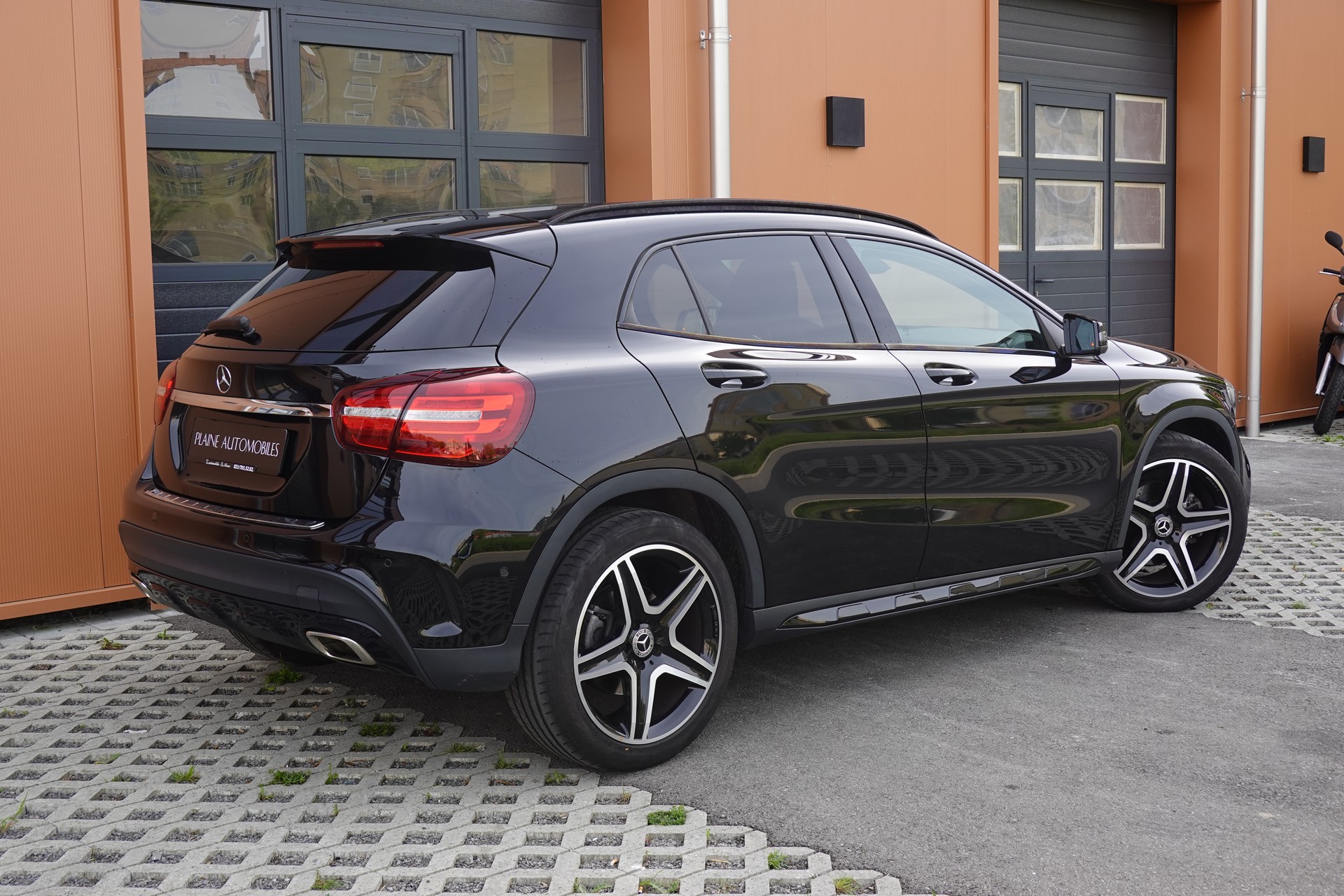 MERCEDES-BENZ GLA 250 AMG Line 4Matic CH Fahrzeug - "Tempomat * Caméra * Hayon Electrique * GPS * Aide à la conduite"-image-5