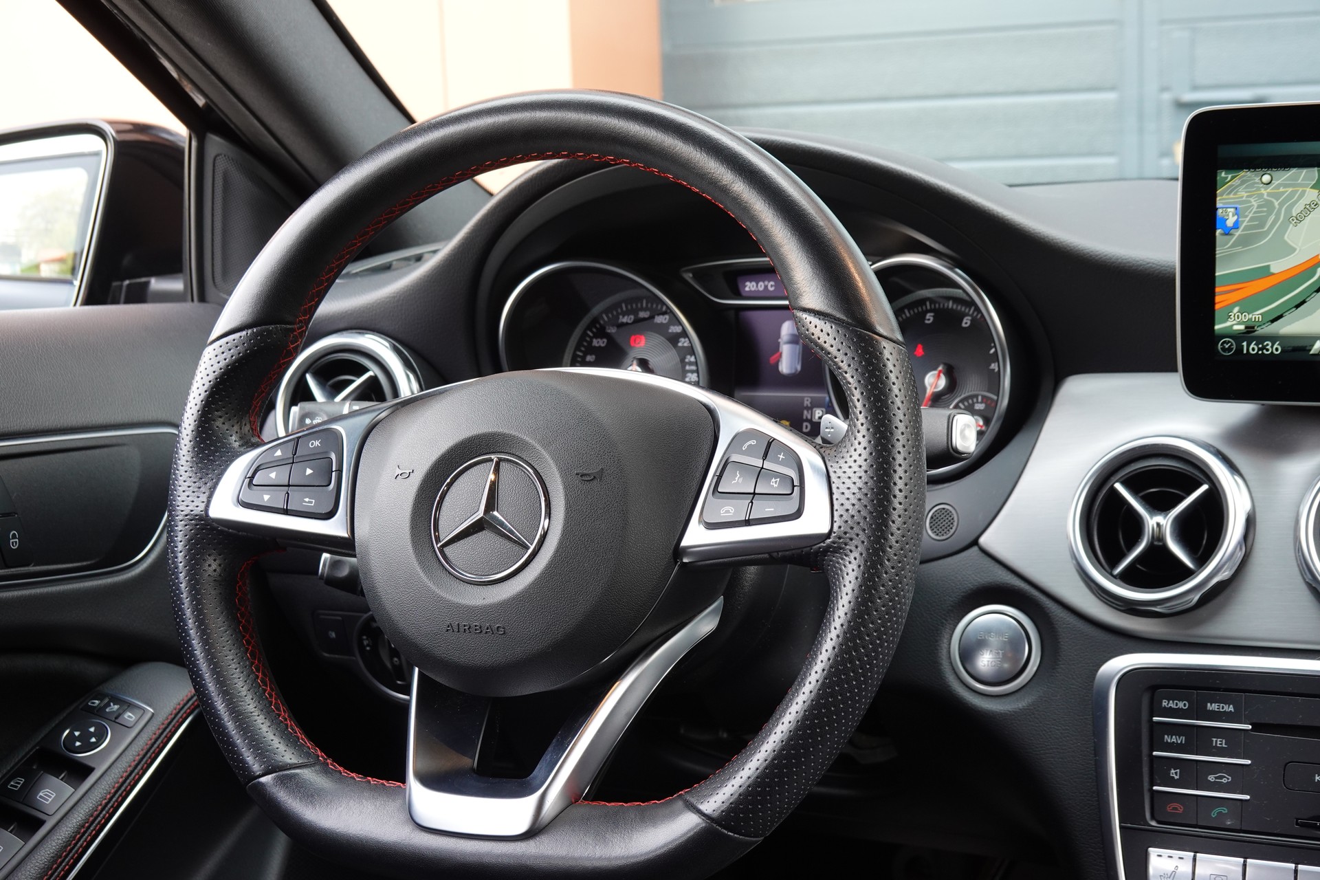 MERCEDES-BENZ GLA 250 AMG Line 4Matic CH Fahrzeug - "Tempomat * Caméra * Hayon Electrique * GPS * Aide à la conduite"-image-11