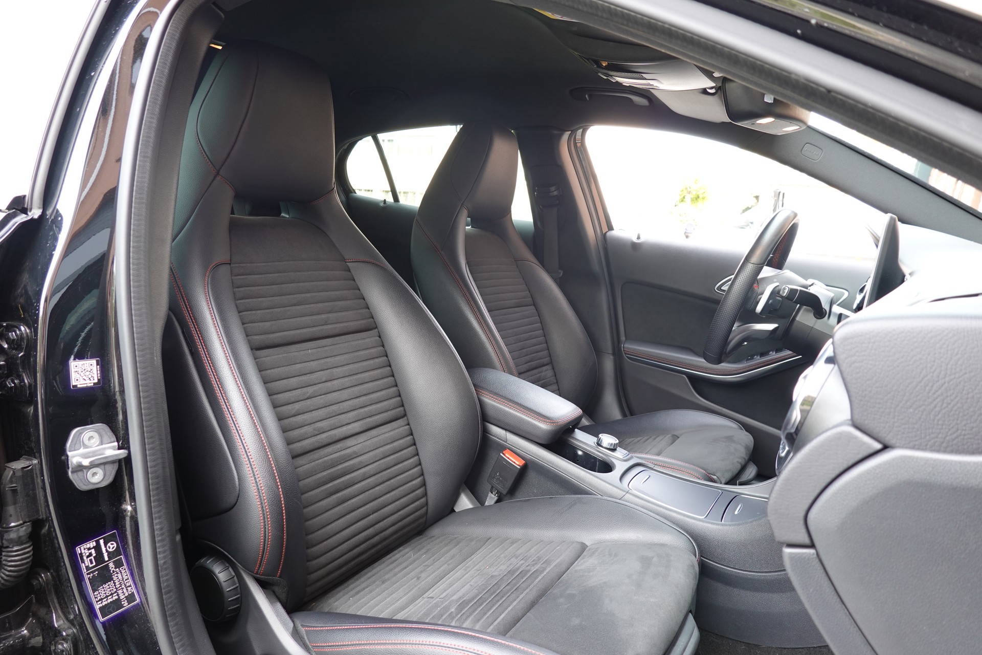 MERCEDES-BENZ GLA 250 AMG Line 4Matic CH Fahrzeug - "Tempomat * Caméra * Hayon Electrique * GPS * Aide à la conduite"-image-20
