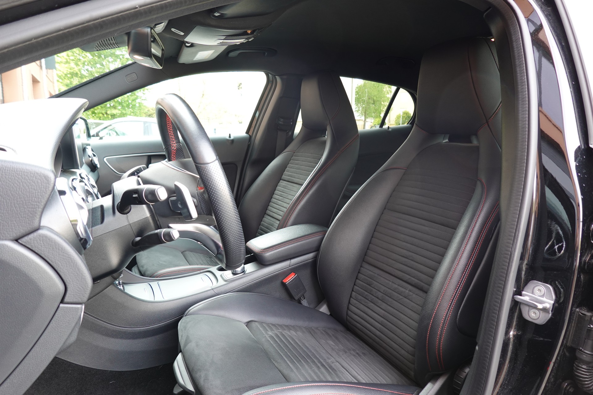 MERCEDES-BENZ GLA 250 AMG Line 4Matic CH Fahrzeug - "Tempomat * Caméra * Hayon Electrique * GPS * Aide à la conduite"-image-19