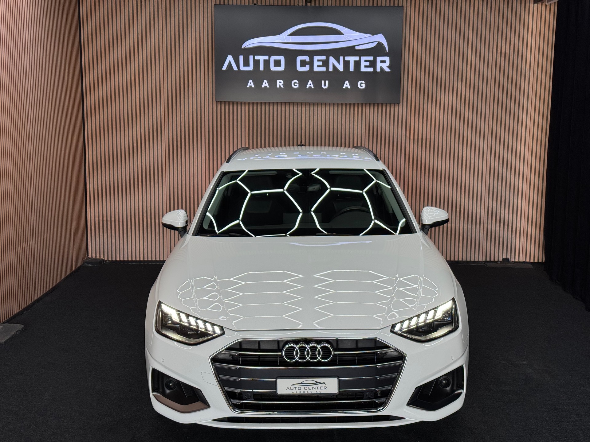 AUDI A4 Avant 2.0 35 TDI Advanced S-Tronic | 1 Jahr Garantie | Facelift | *ab CHF 199.-/ Monat*-image-2