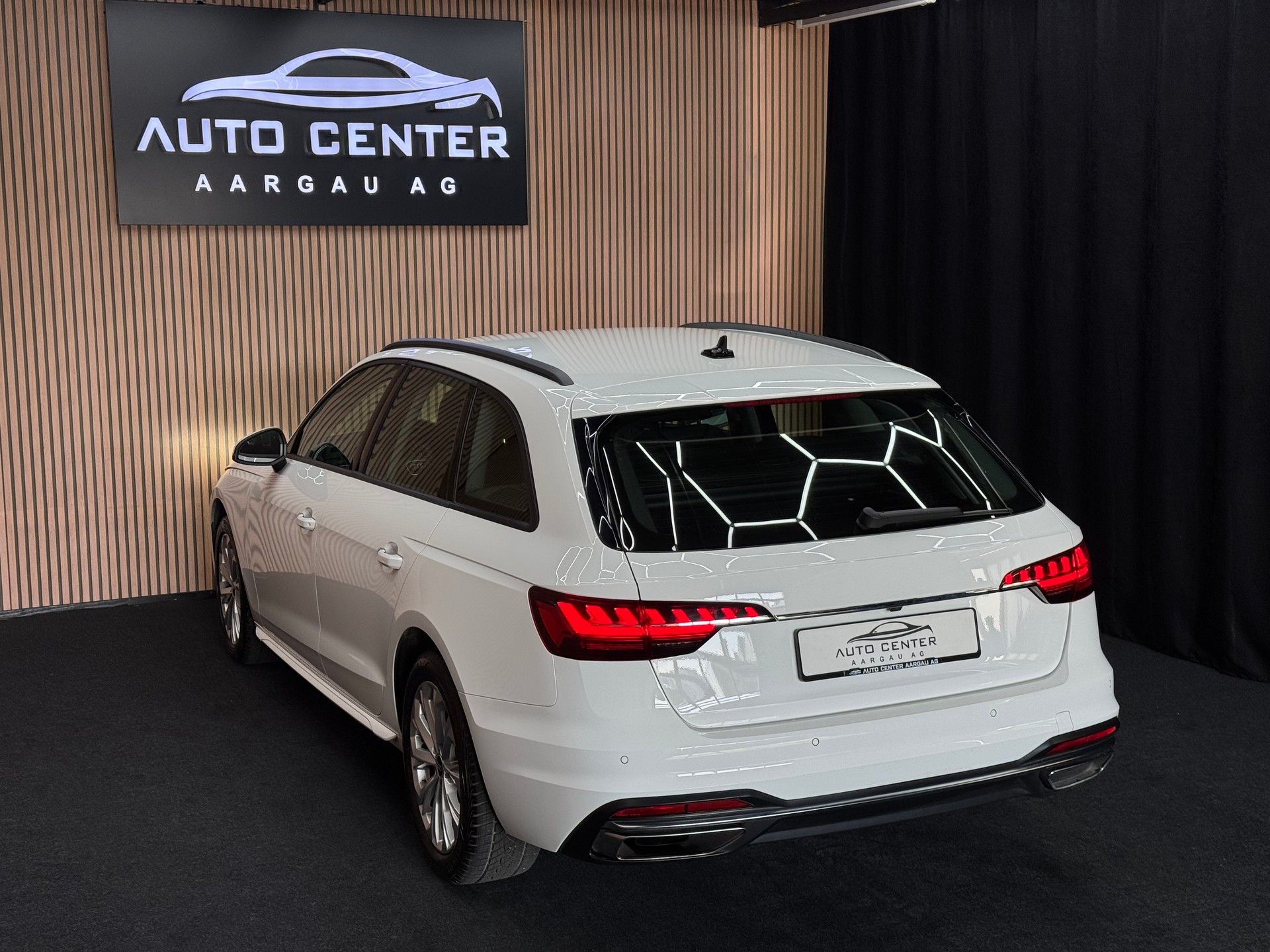 AUDI A4 Avant 2.0 35 TDI Advanced S-Tronic | 1 Jahr Garantie | Facelift | *ab CHF 199.-/ Monat*-image-3