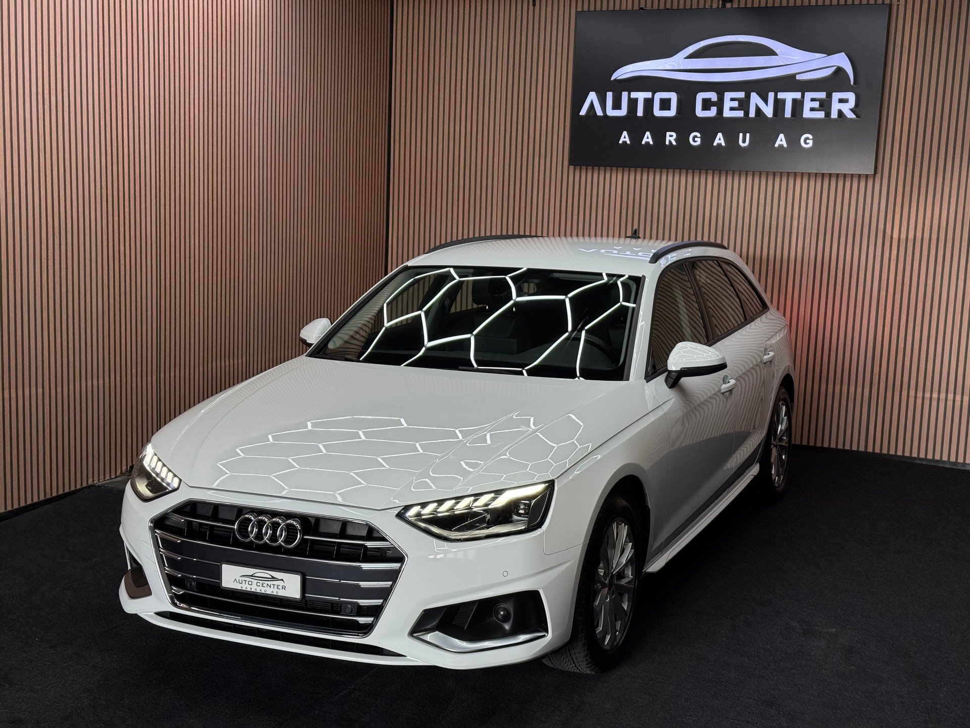 AUDI A4 Avant 2.0 35 TDI Advanced S-Tronic | 1 Jahr Garantie | Facelift | *ab CHF 199.-/ Monat*-image-1