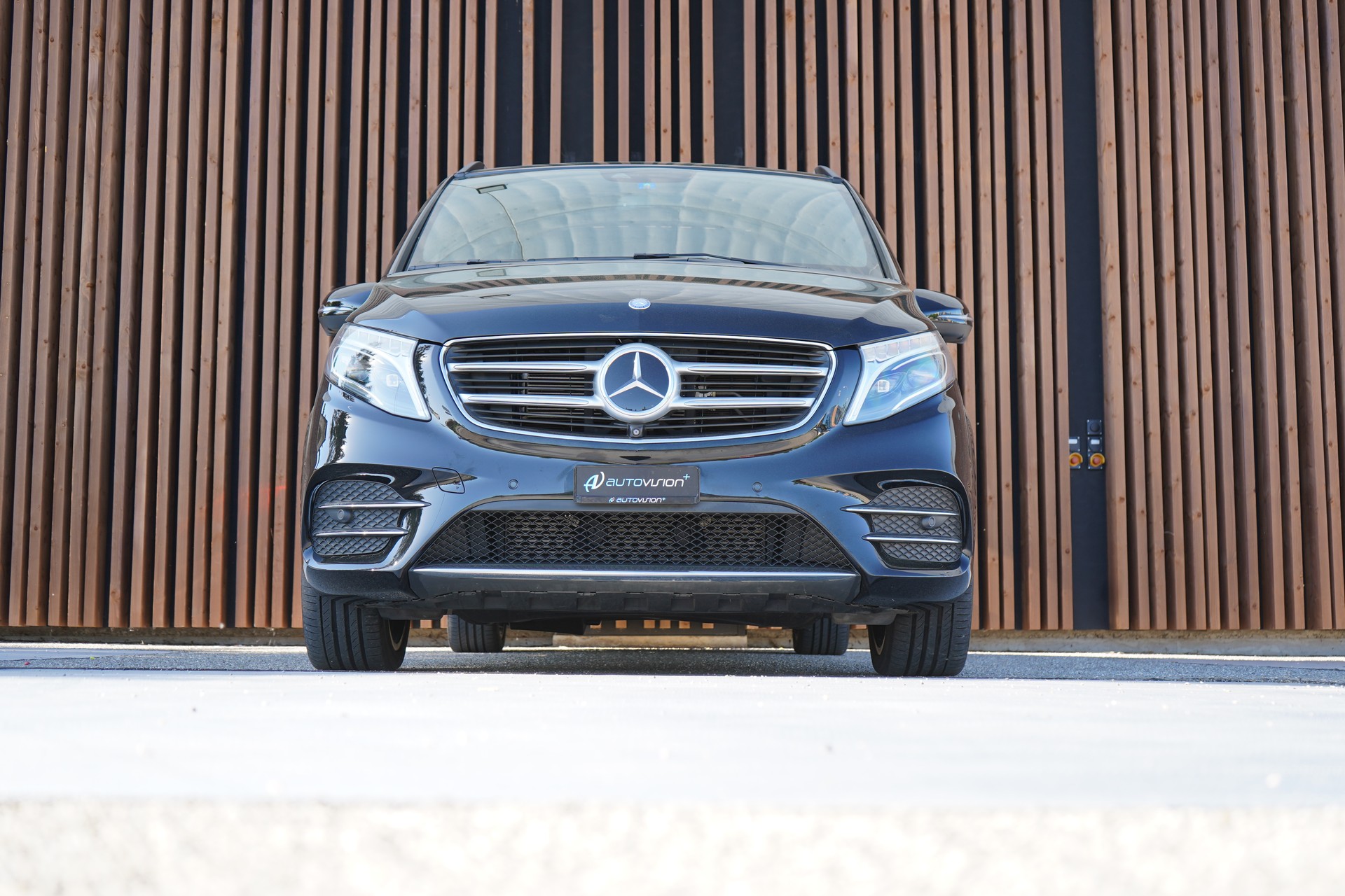 MERCEDES-BENZ V 250 d AVANTGARDE AMG LINE BLACK LANG 4MATIC 7G-TRONIC l 190 PS-image-13
