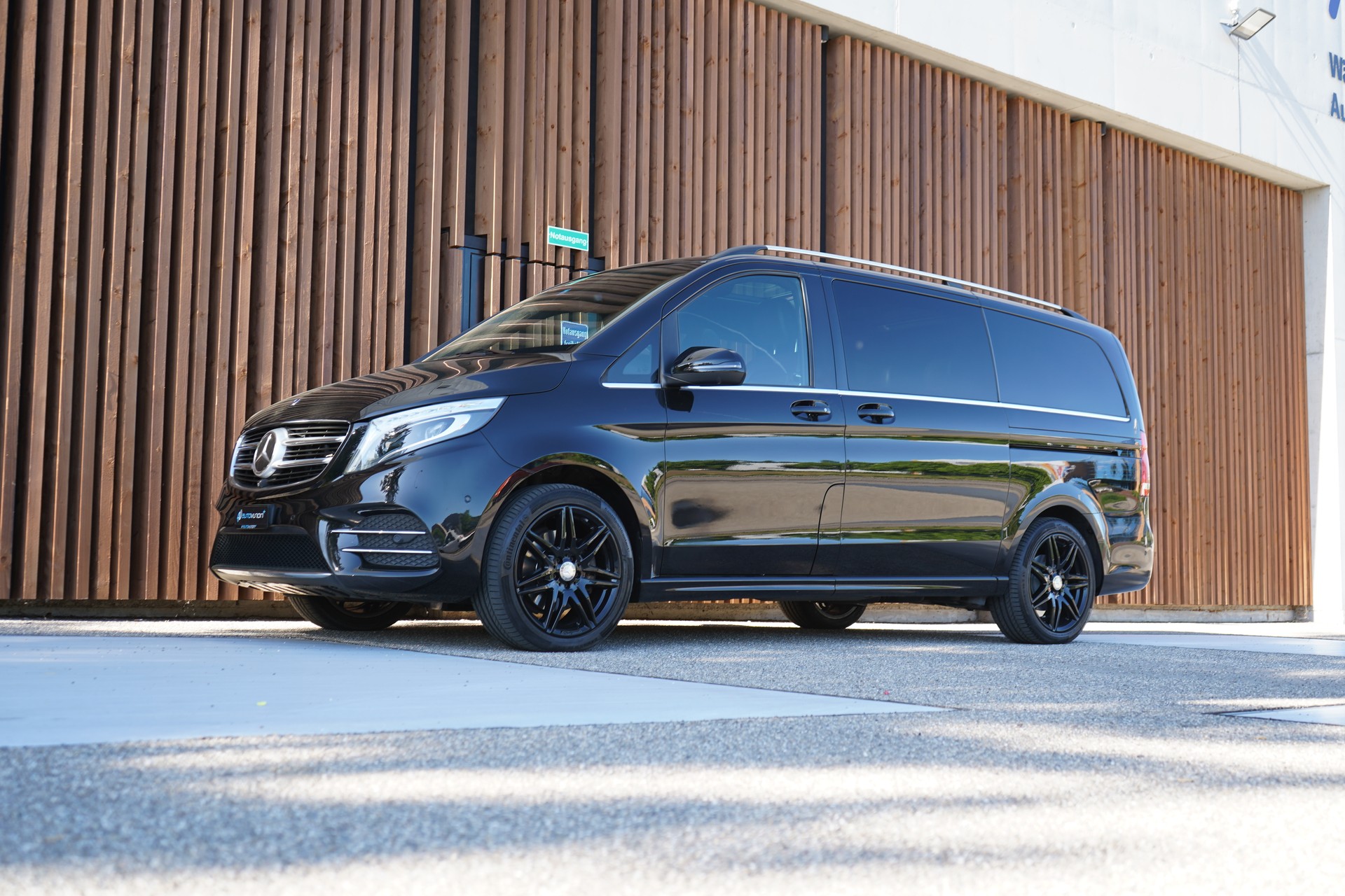 MERCEDES-BENZ V 250 d AVANTGARDE AMG LINE BLACK LANG 4MATIC 7G-TRONIC l 190 PS-image-6