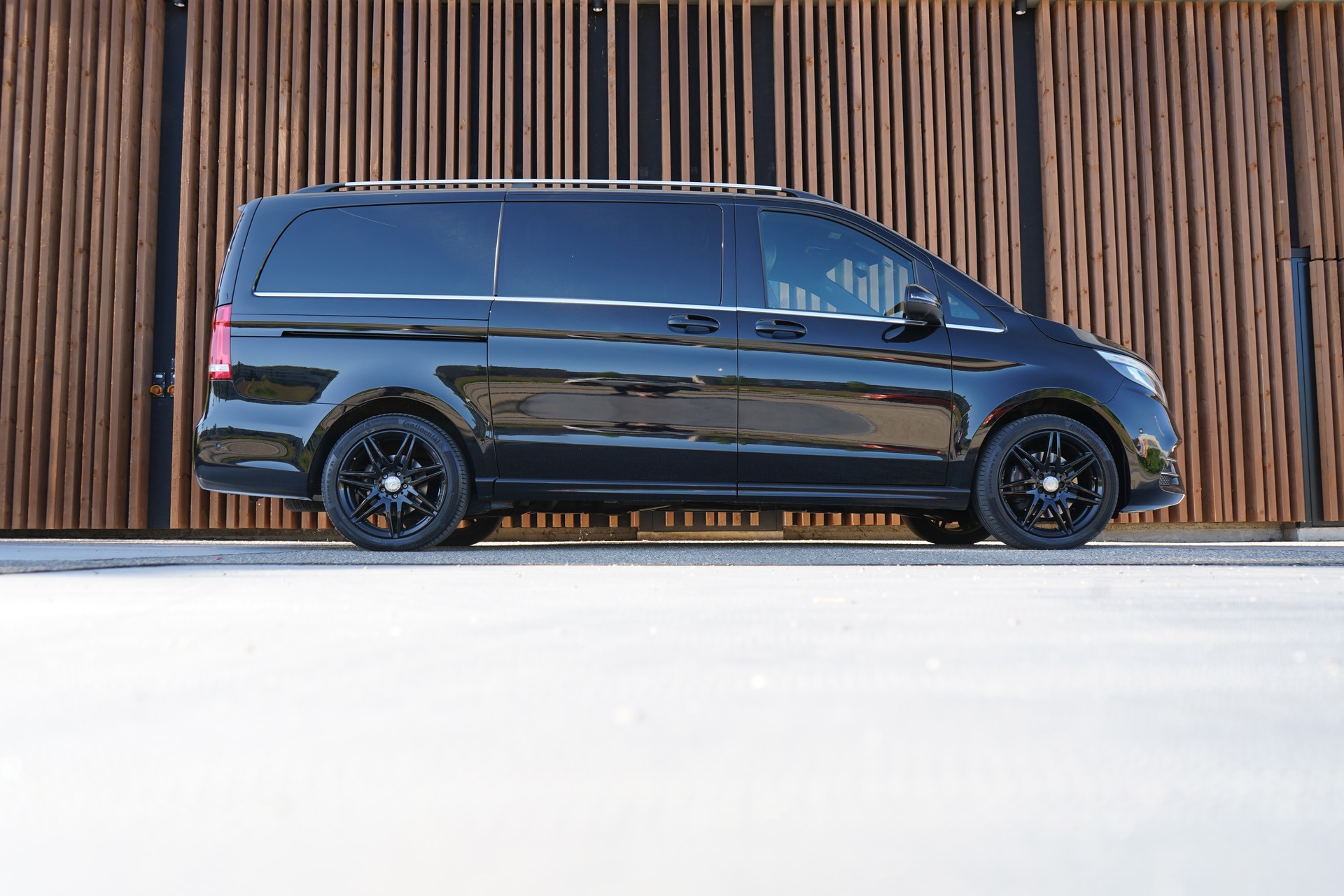 MERCEDES-BENZ V 250 d AVANTGARDE AMG LINE BLACK LANG 4MATIC 7G-TRONIC l 190 PS-image-2