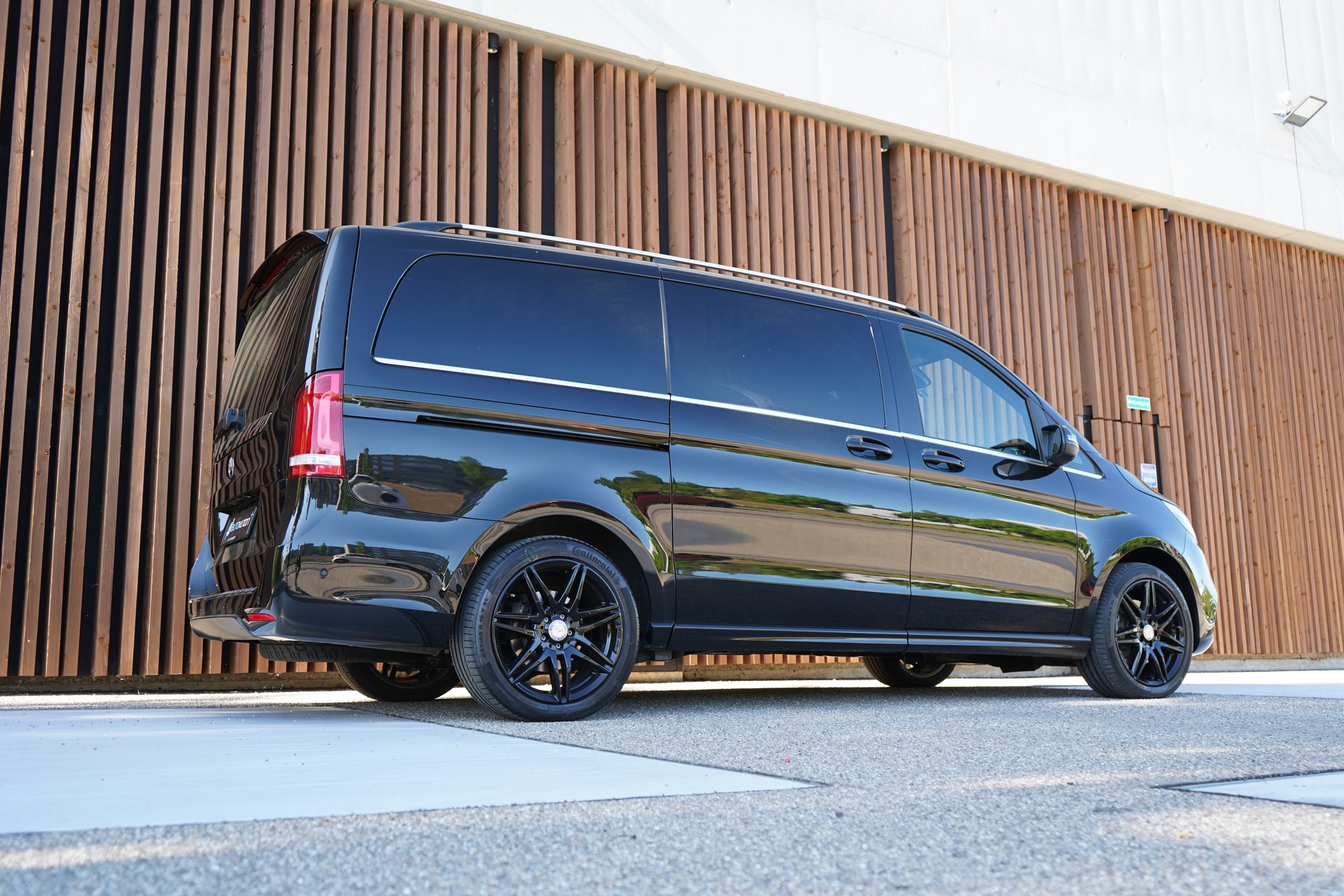MERCEDES-BENZ V 250 d AVANTGARDE AMG LINE BLACK LANG 4MATIC 7G-TRONIC l 190 PS-image-8