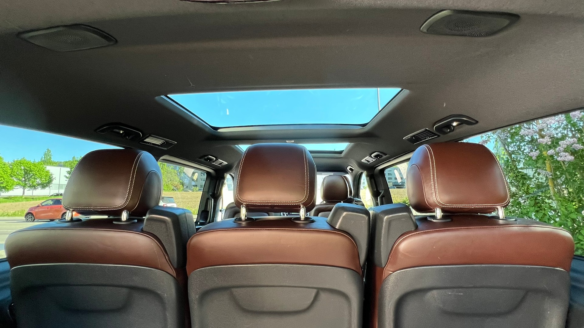 MERCEDES-BENZ V 250 d AVANTGARDE AMG LINE BLACK LANG 4MATIC 7G-TRONIC l 190 PS-image-27